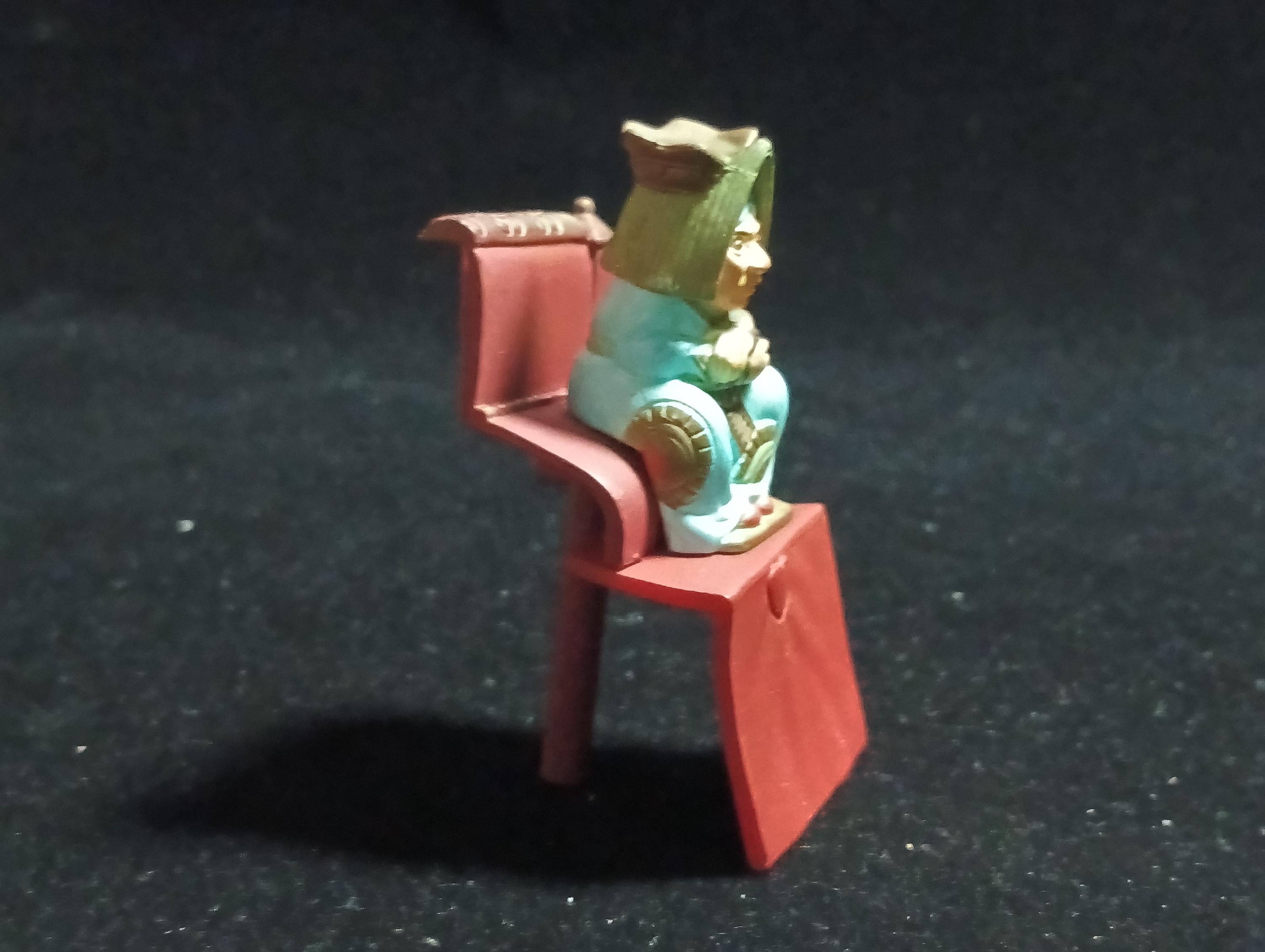 Kaiyodo Alice in Wonderland Queen of Hearts mini figure Vintage 2003 Kaiyodo