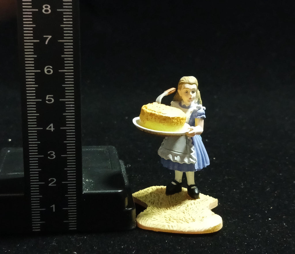Kaiyodo Alice in Wonderland ALICE WITH CAKE mini figure Vintage 2003 Kaiyodo