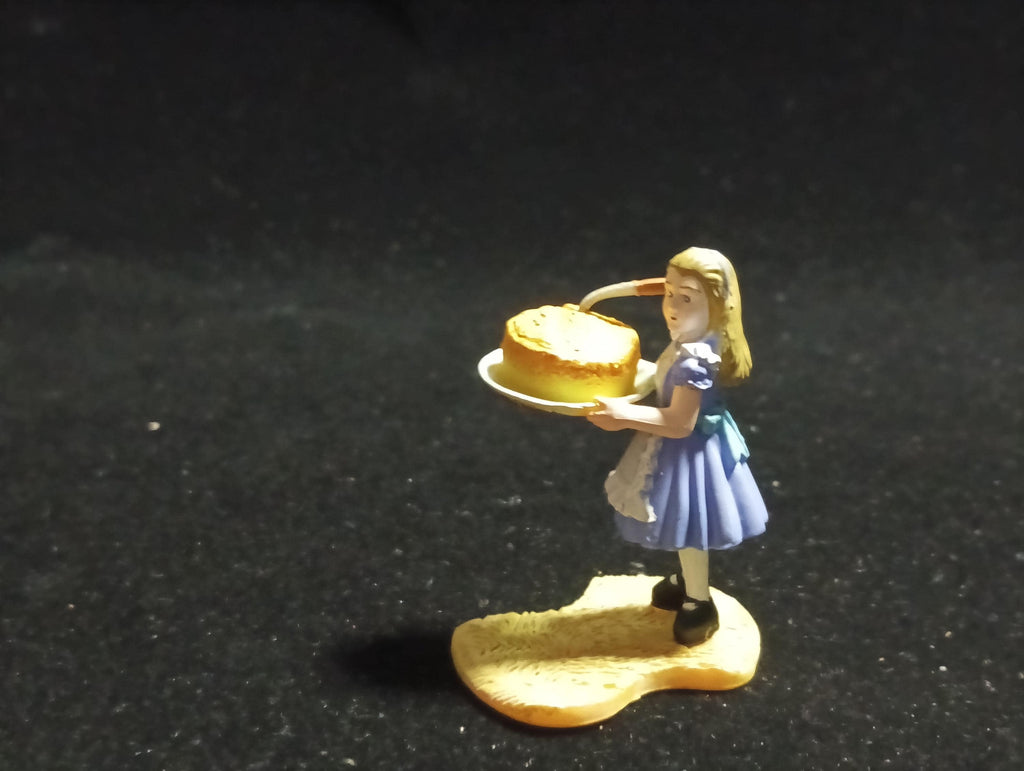 Kaiyodo Alice in Wonderland ALICE WITH CAKE mini figure Vintage 2003 Kaiyodo