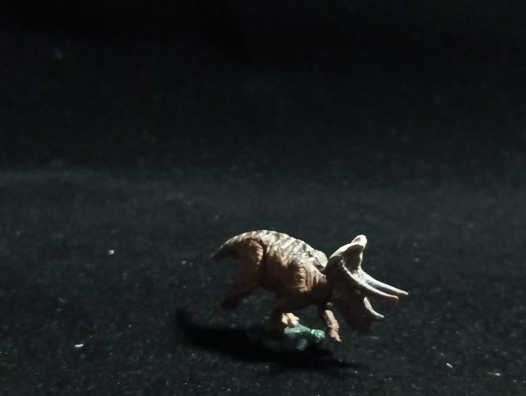 Miniature Dinosaur Triceratops Figure Figurine -  Furuta
