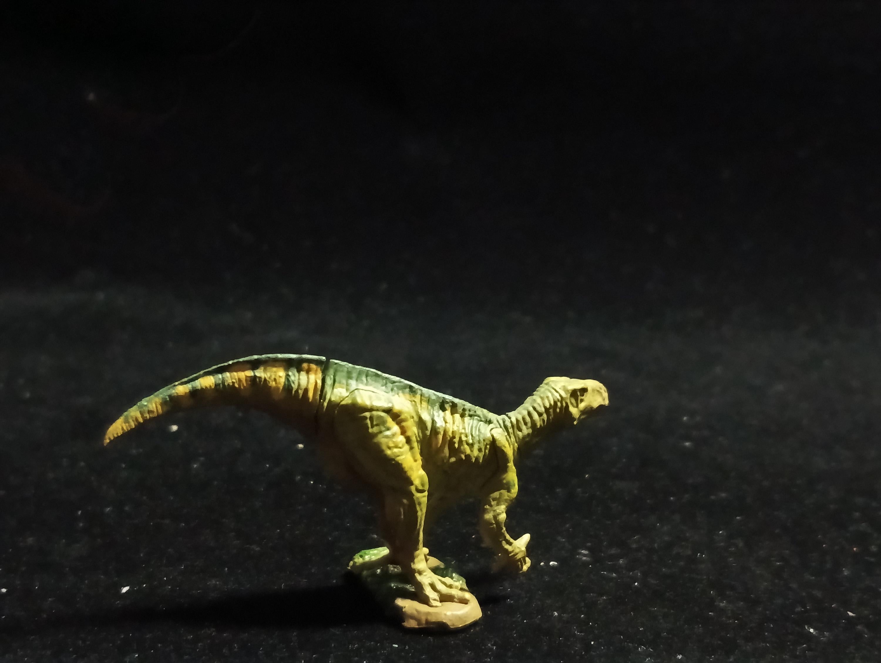 Miniature Dinosaur Iguanodon Figure Figurine -  Furuta