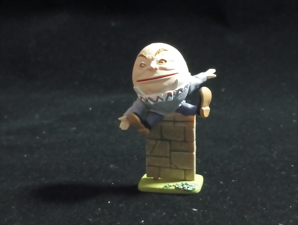 Kaiyodo Alice in Wonderland Humpty Dumpty mini figure Vintage 2002 Kaiyodo