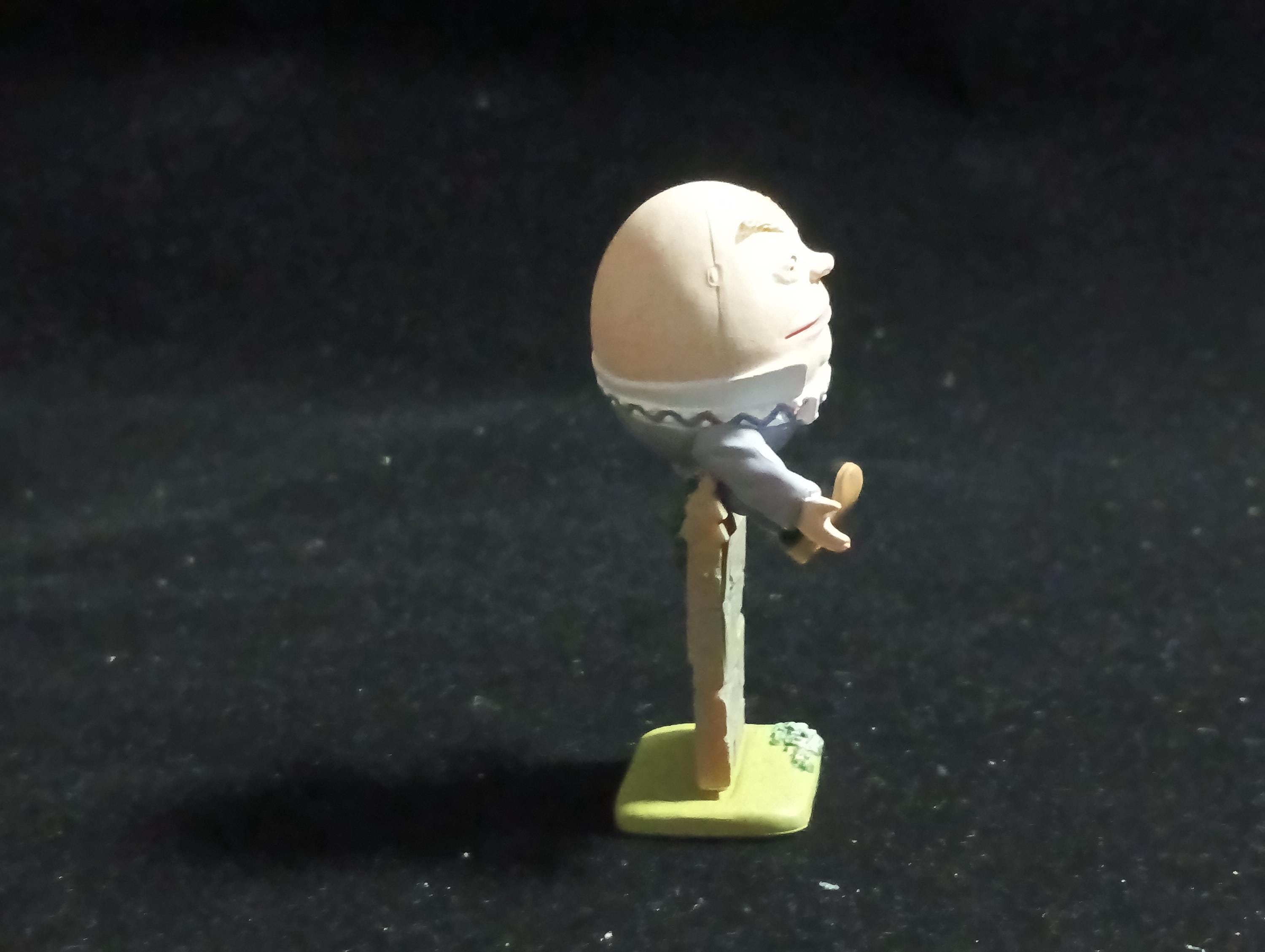 Kaiyodo Alice in Wonderland Humpty Dumpty mini figure Vintage 2002 Kaiyodo
