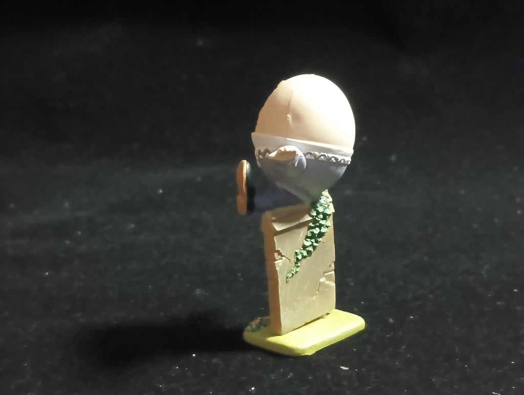Kaiyodo Alice in Wonderland Humpty Dumpty mini figure Vintage 2002 Kaiyodo