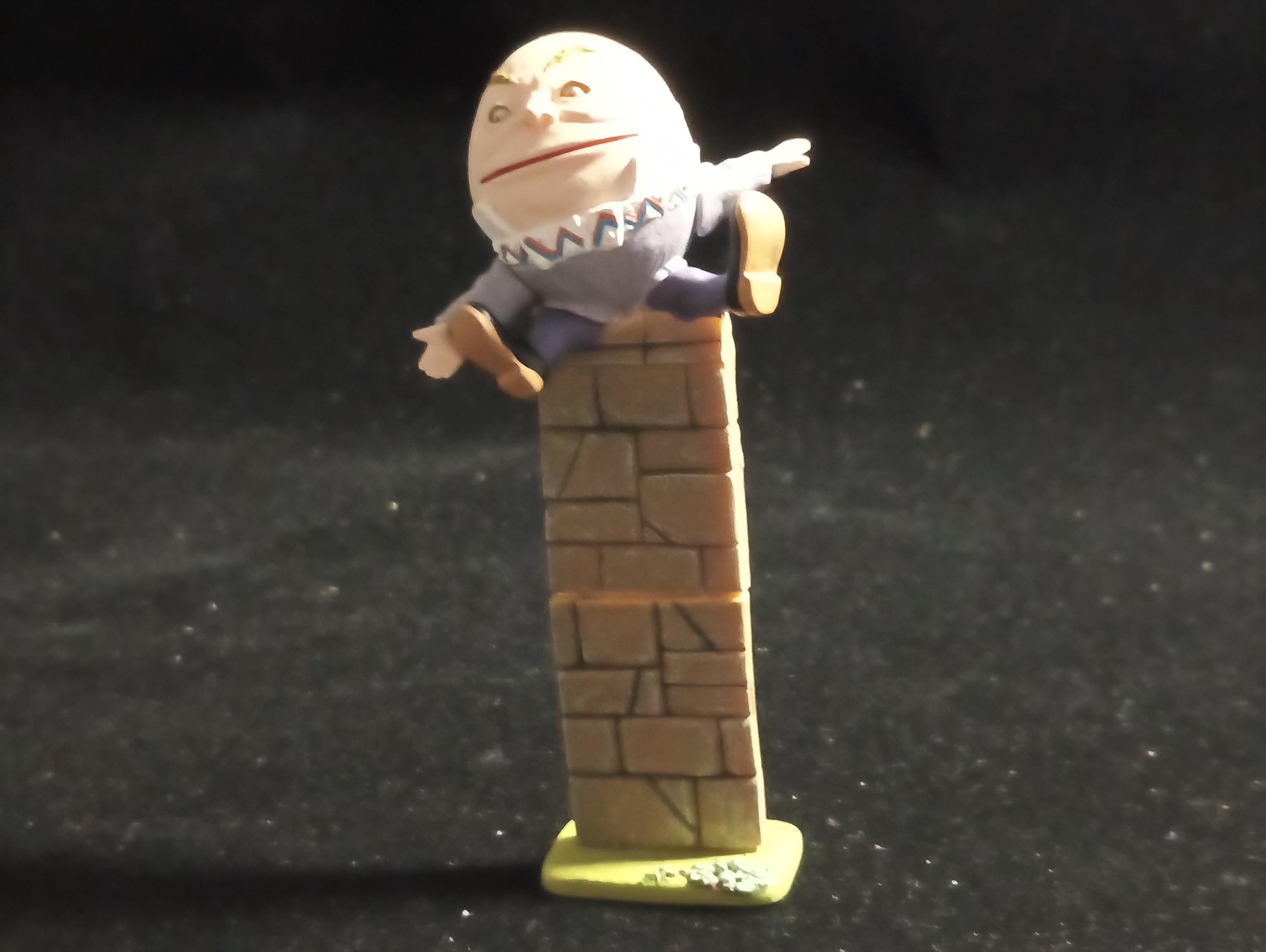 Kaiyodo Alice in Wonderland Humpty Dumpty mini figure Vintage 2002 Kaiyodo
