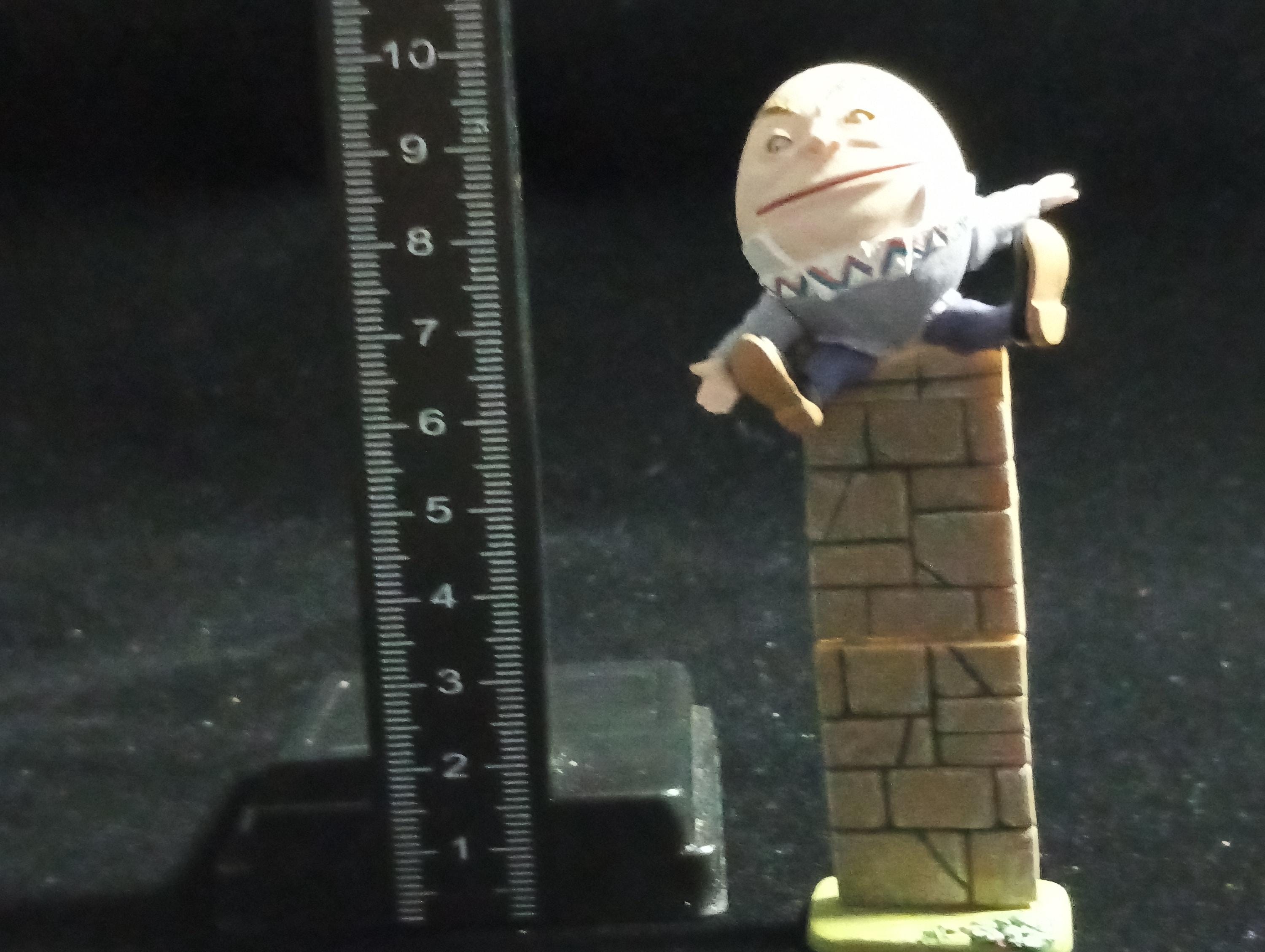Kaiyodo Alice in Wonderland Humpty Dumpty mini figure Vintage 2002 Kaiyodo