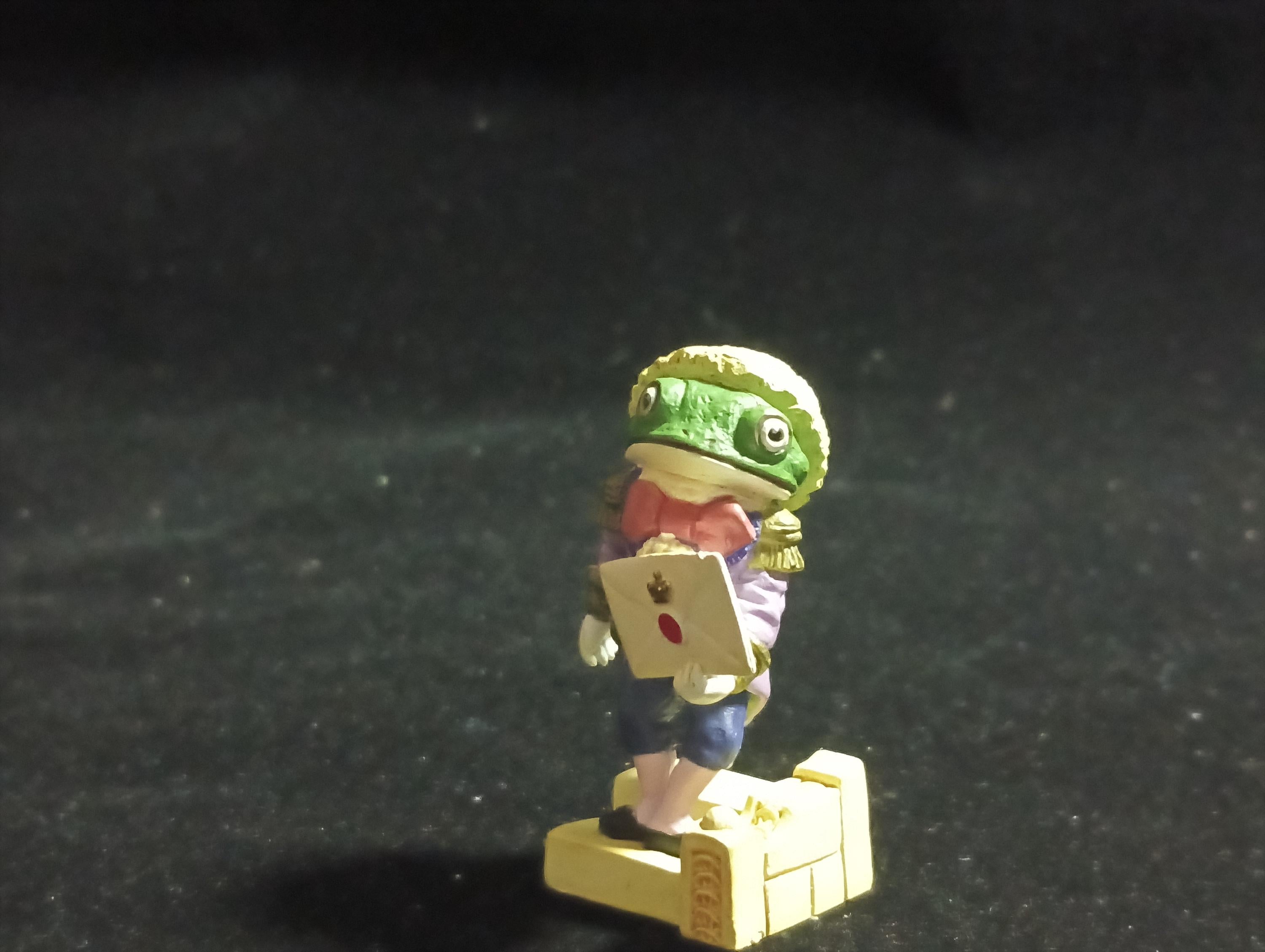 Kaiyodo Alice in Wonderland Frog Servant with Letter mini figure Vintage 2002 Kaiyodo