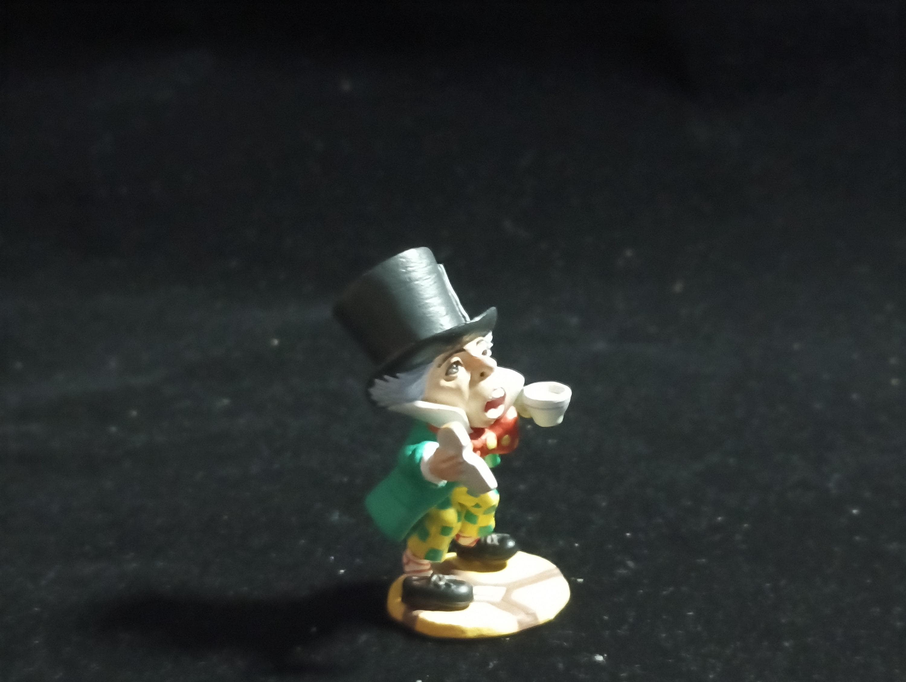 Kaiyodo Alice in Wonderland Frog MAD HATTER mini figure Vintage 2002 Kaiyodo