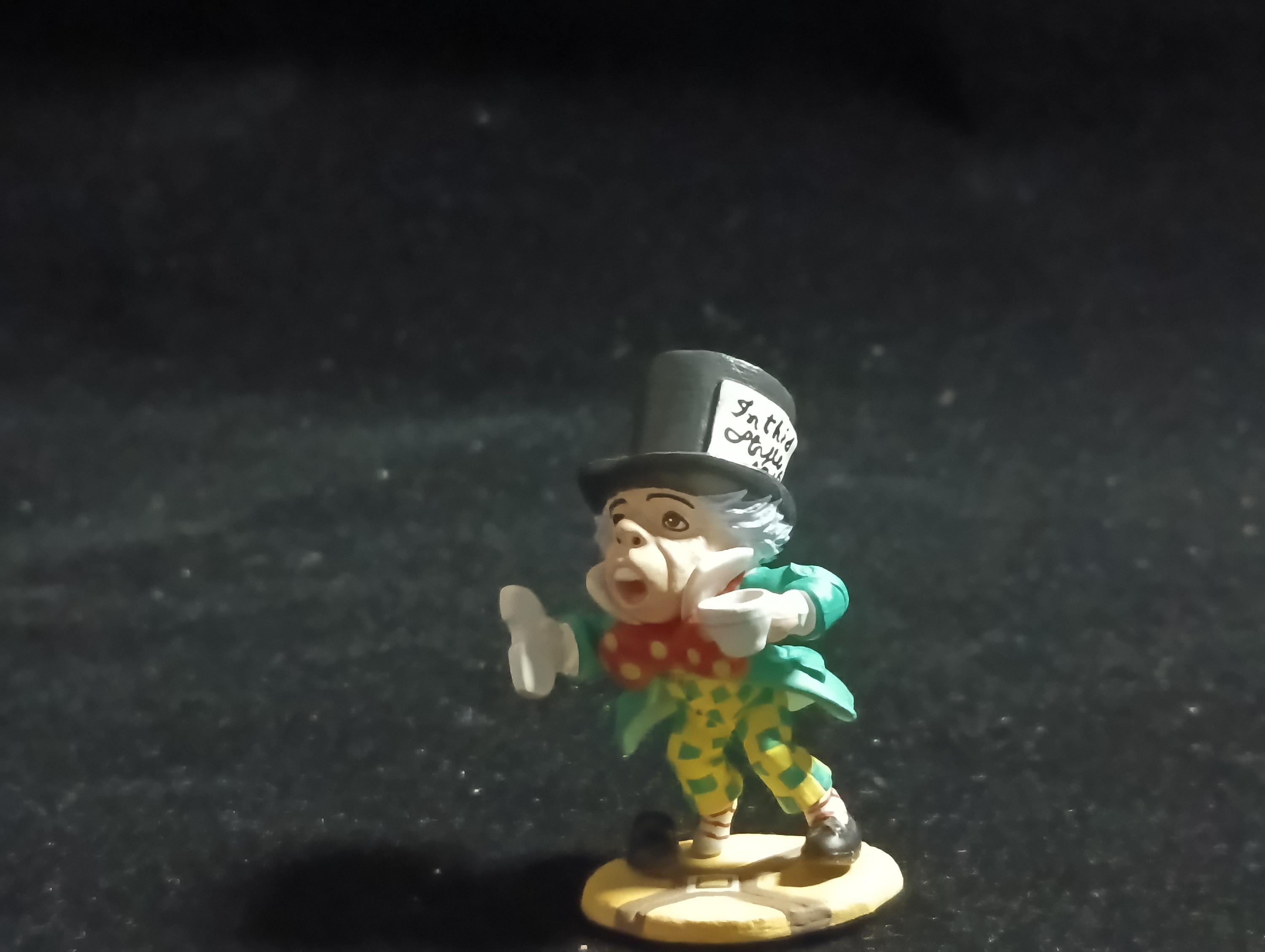Kaiyodo Alice in Wonderland Frog MAD HATTER mini figure Vintage 2002 Kaiyodo
