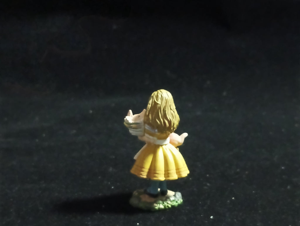 Kaiyodo Alice in Wonderland Alice And The Piggy  mini figure Vintage 2002 Kaiyodo