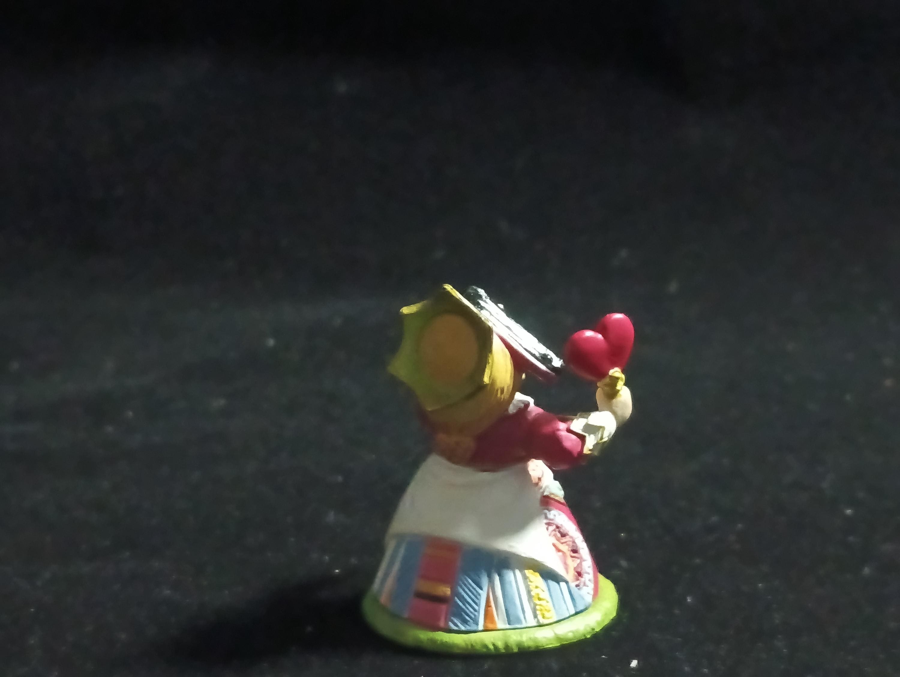 Kaiyodo Alice in Wonderland Queen of Heart mini figure Vintage 2002 Kaiyodo