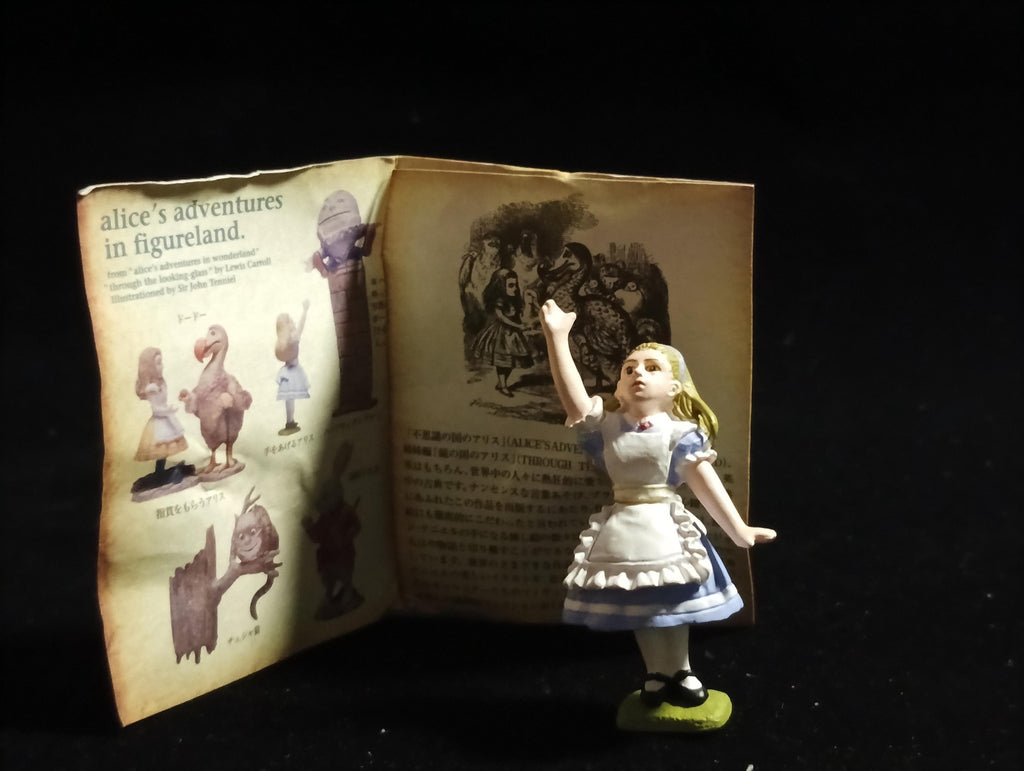 Kaiyodo Alice in Wonderland Alice Raises Her Hand mini figure Vintage 2002 Kaiyodo