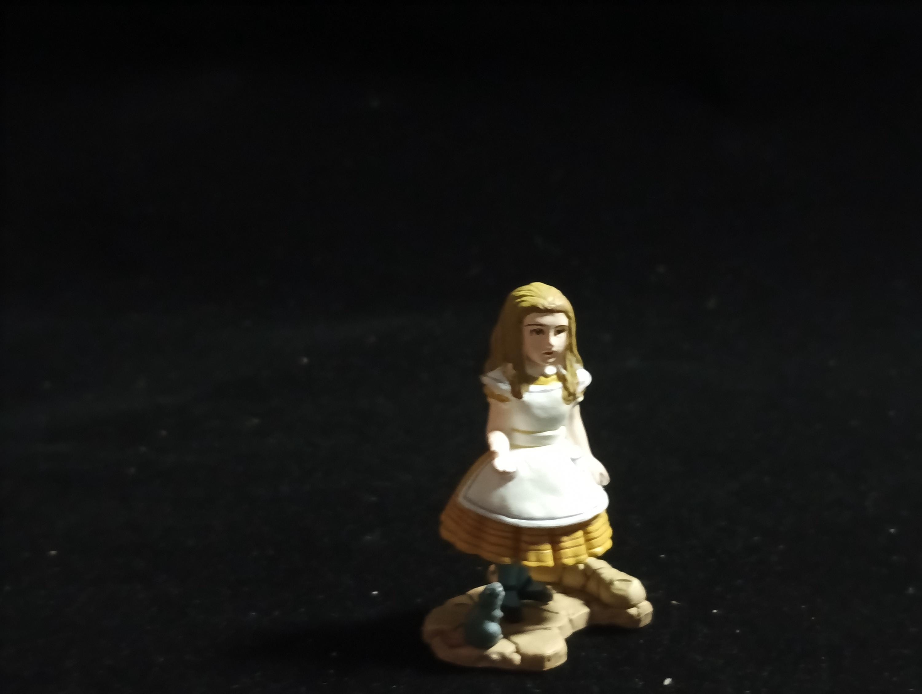 Alice In Wonderland Alice and Mouse mini figure Vintage 2002 Kaiyodo