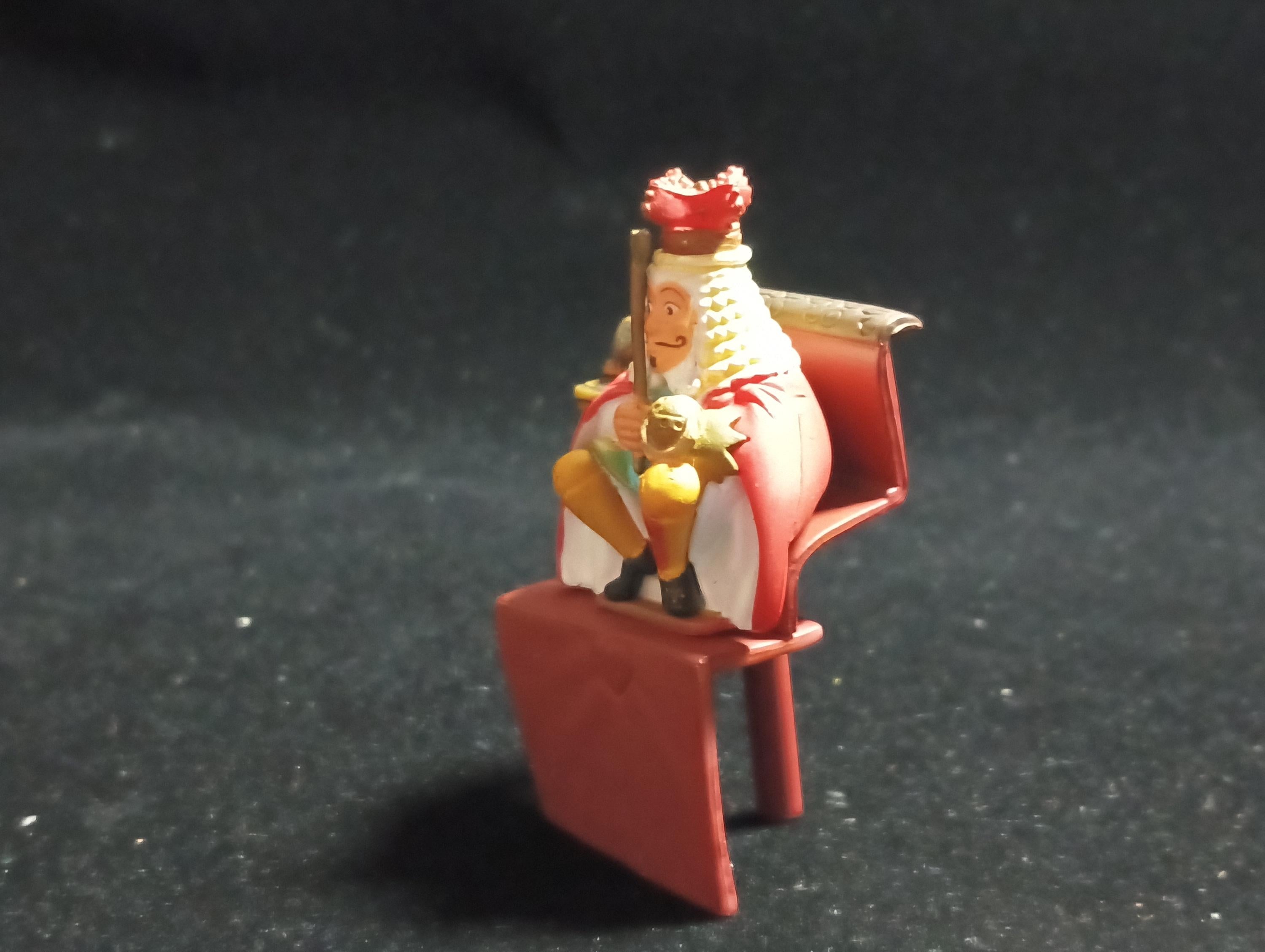 Kaiyodo Alice in Wonderland King of Hearts mini figure Vintage 2003 Kaiyodo