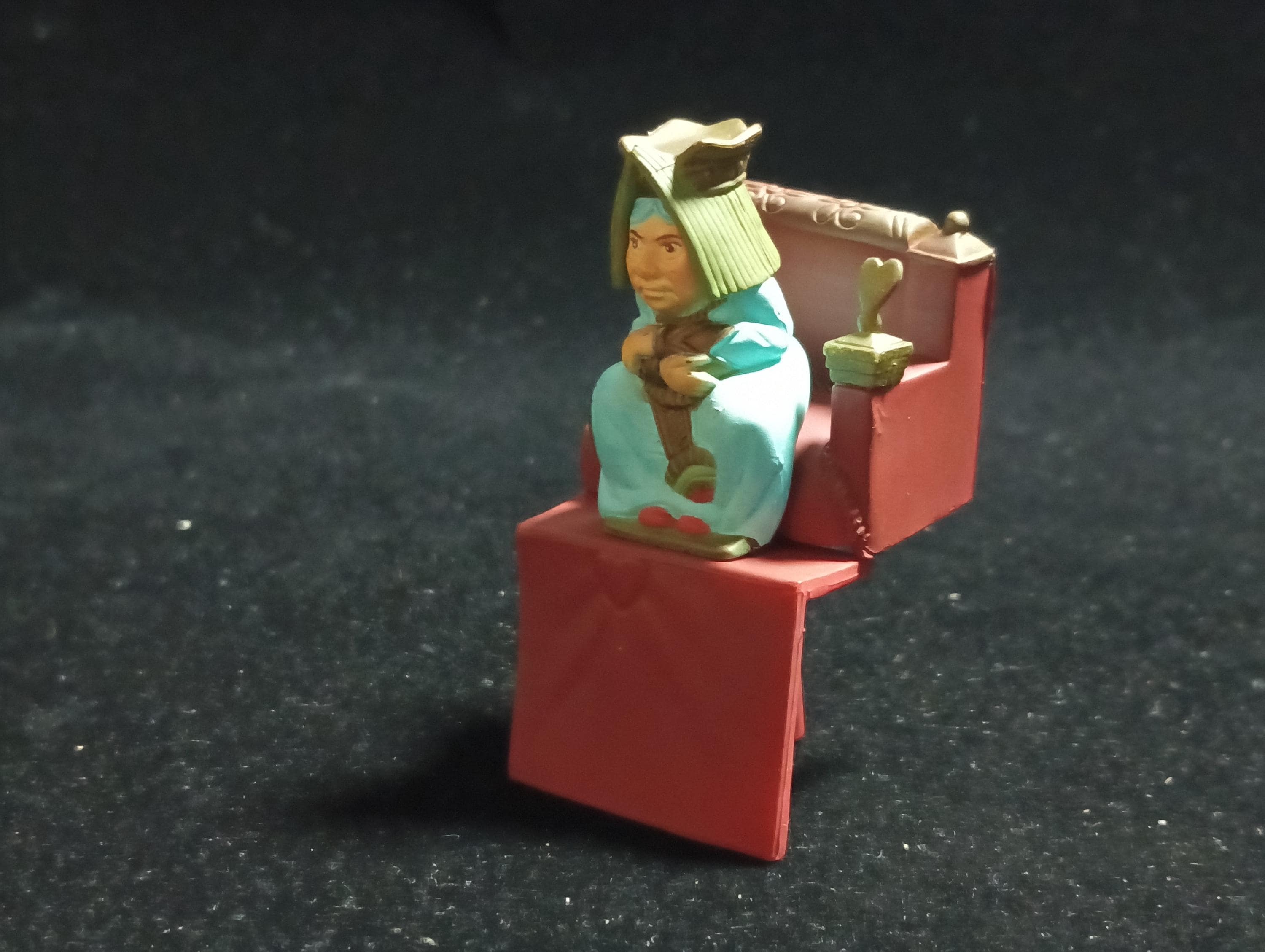Kaiyodo Alice in Wonderland Queen of Hearts mini figure Vintage 2003 Kaiyodo