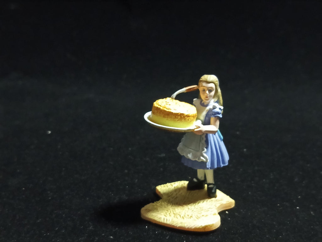 Kaiyodo Alice in Wonderland ALICE WITH CAKE mini figure Vintage 2003 Kaiyodo