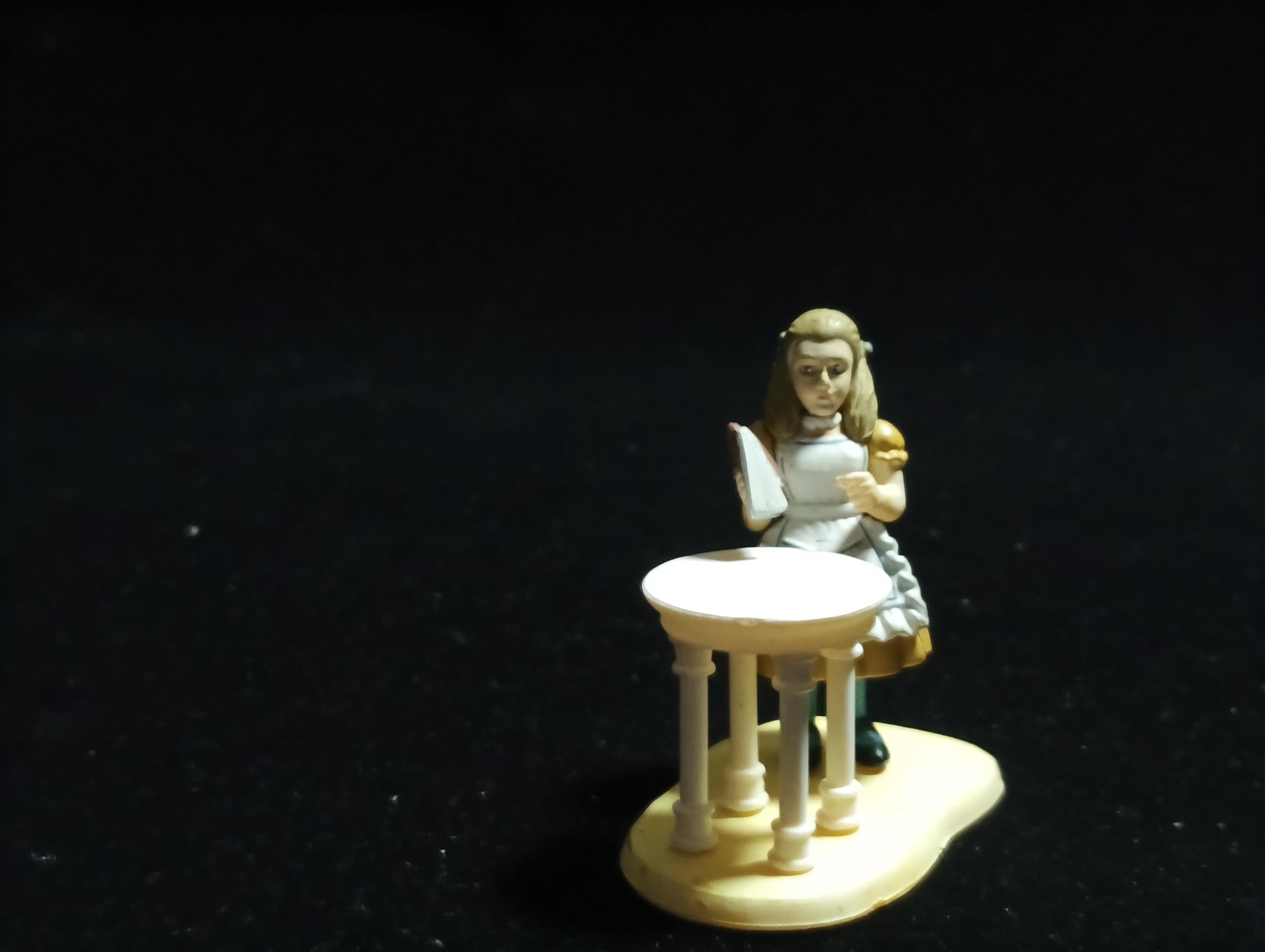 Kaiyodo Alice in Wonderland Alice with a Bottle mini figure Vintage 2003 Kaiyodo