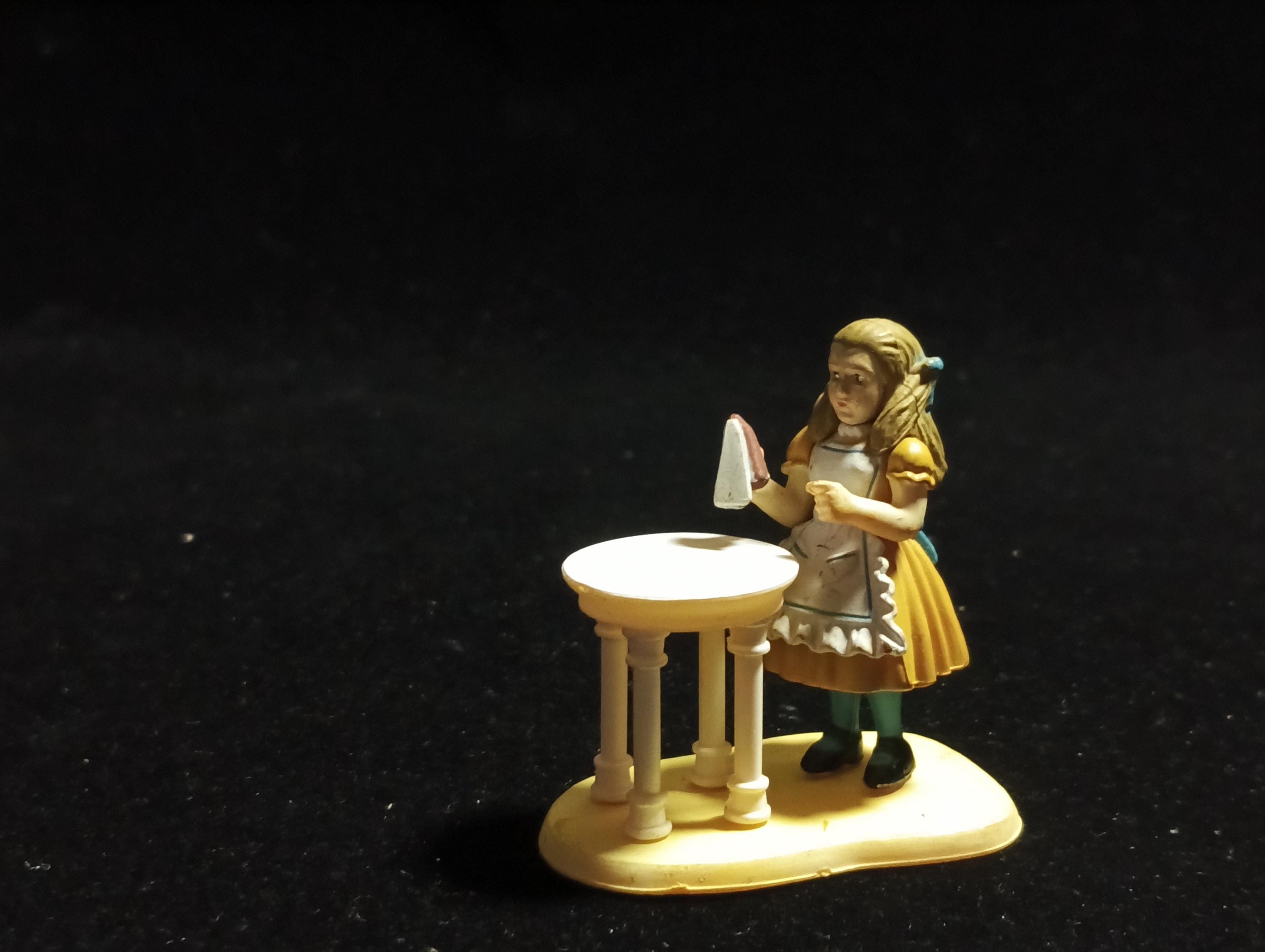 Kaiyodo Alice in Wonderland Alice with a Bottle mini figure Vintage 2003 Kaiyodo
