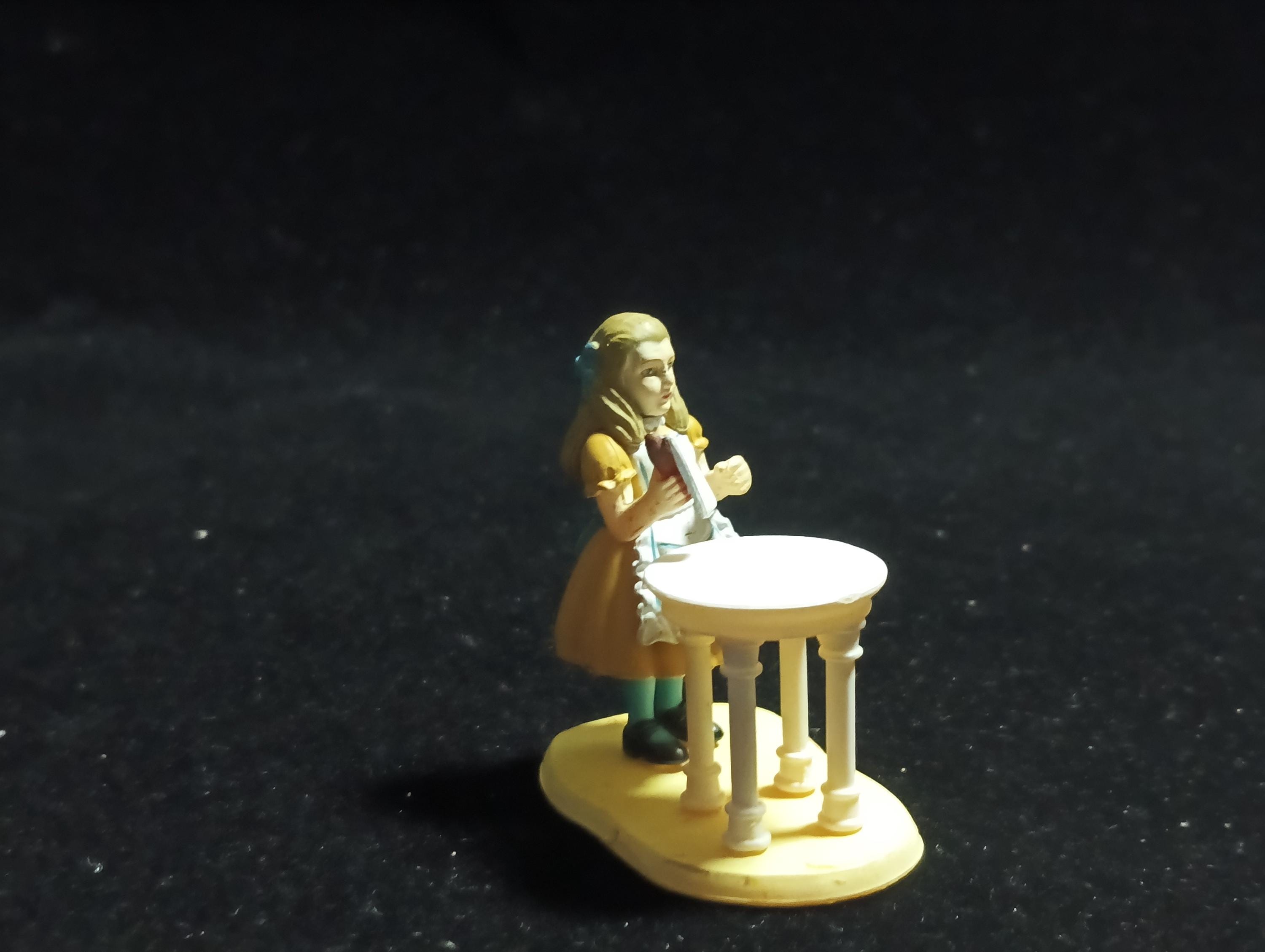 Kaiyodo Alice in Wonderland Alice with a Bottle mini figure Vintage 2003 Kaiyodo