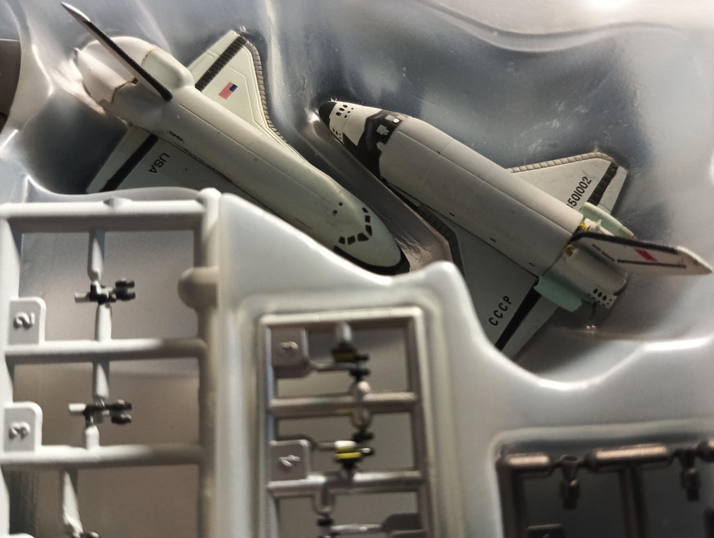 1/700 Space shuttle Enterprise and 002 Buran Takara Wings of the world Series 2