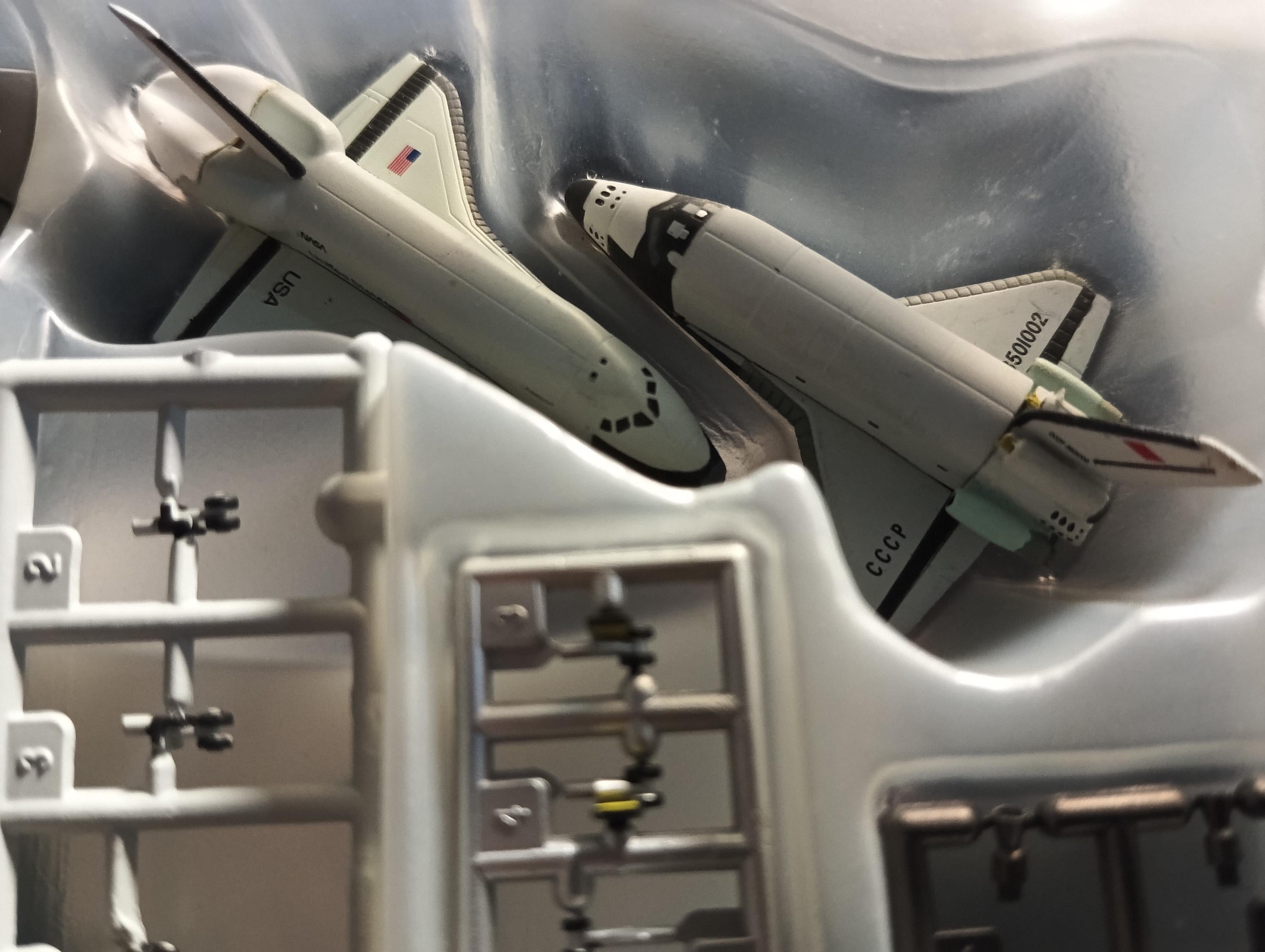 1/700 Space shuttle Enterprise and 002 Buran Takara Wings of the world Series 2