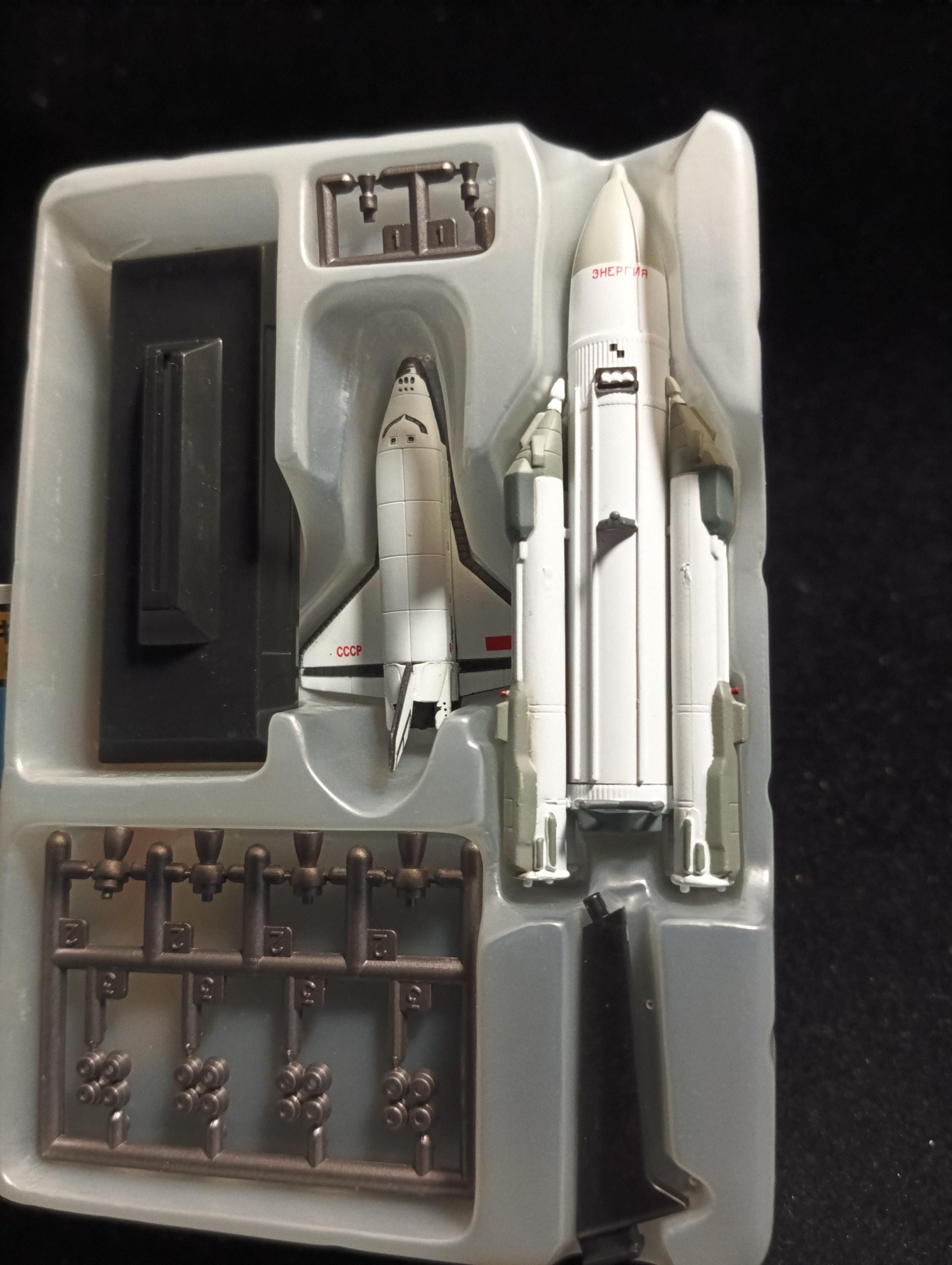 1/700 Buran & Energia (Soviet space shuttle) Takara Wings of the world Series 2