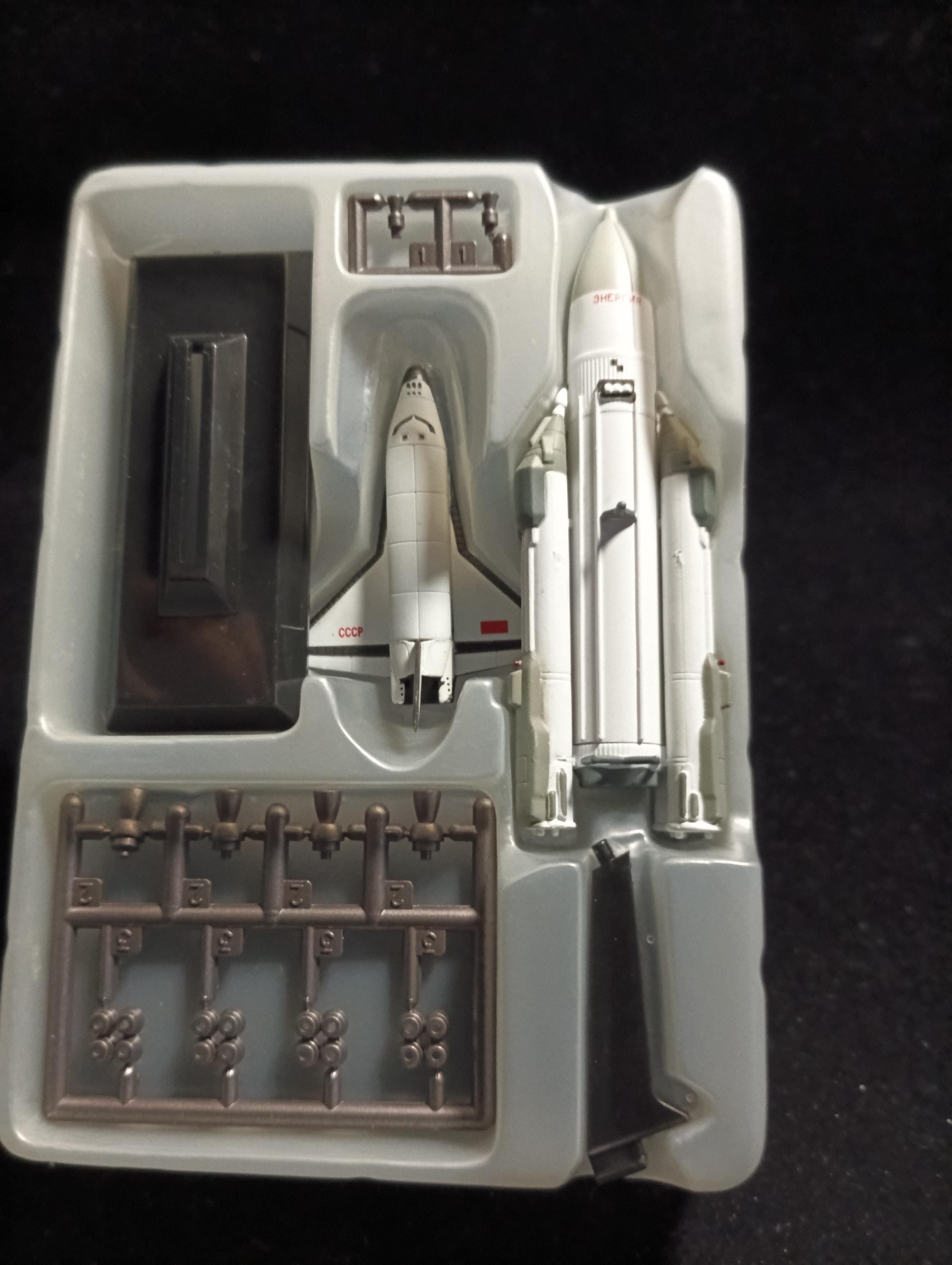 1/700 Buran & Energia (Soviet space shuttle) Takara Wings of the world Series 2