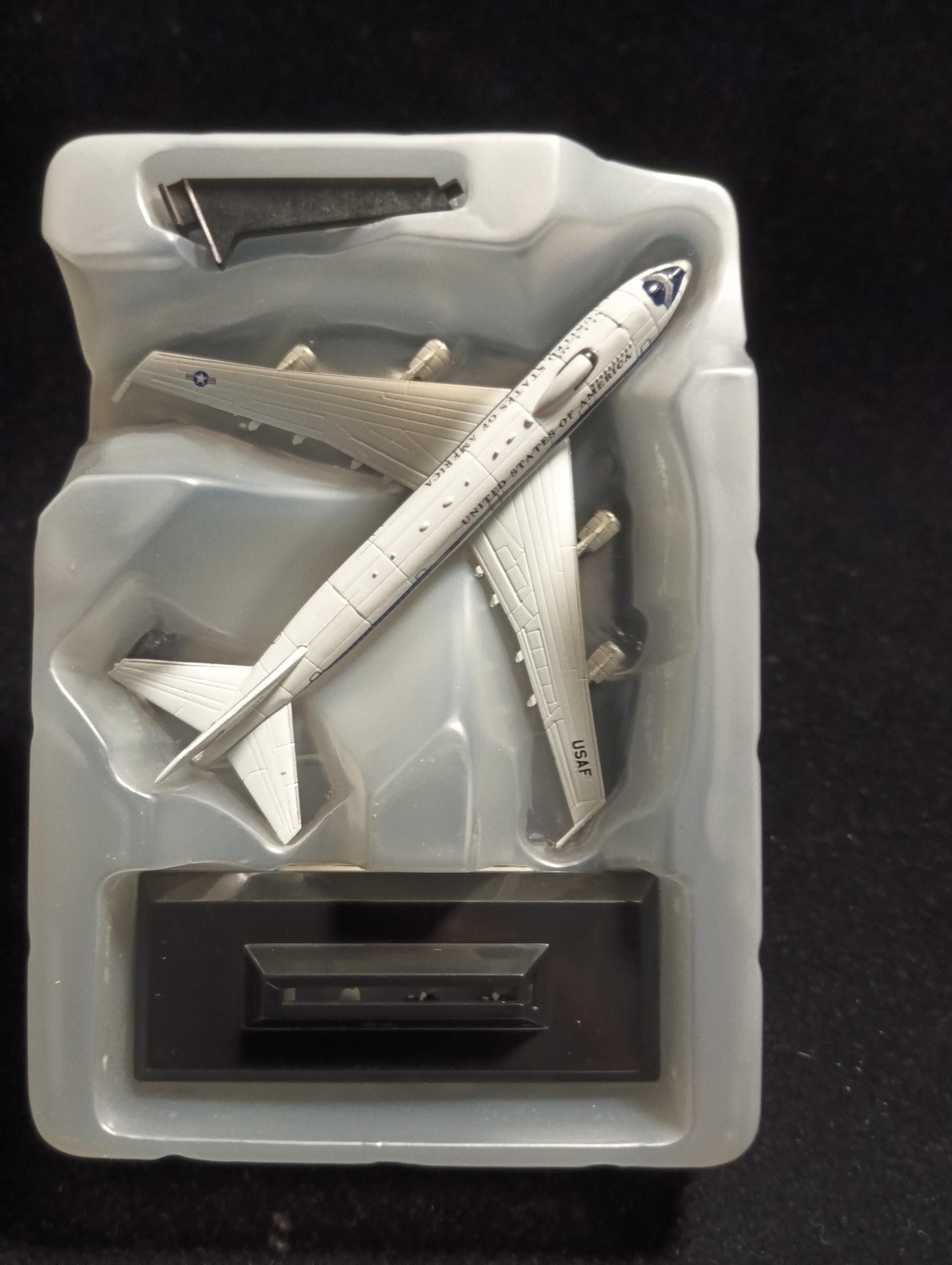 1/700 B747 Knee Cap Takara Wings of the world Series 2