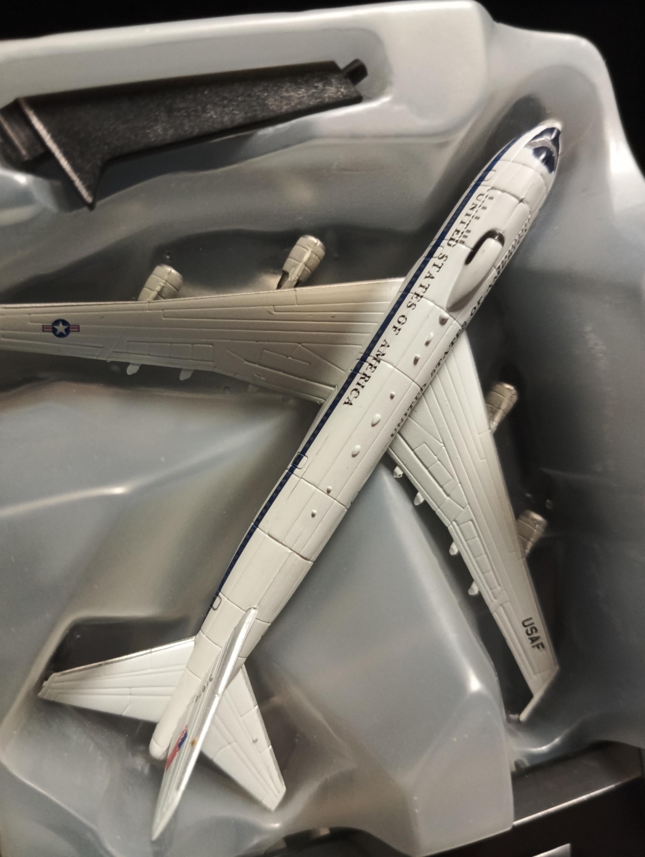 1/700 B747 Knee Cap Takara Wings of the world Series 2