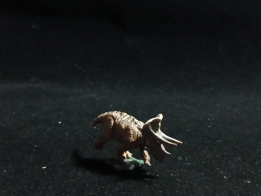 Miniature Dinosaur Triceratops Figure Figurine -  Furuta