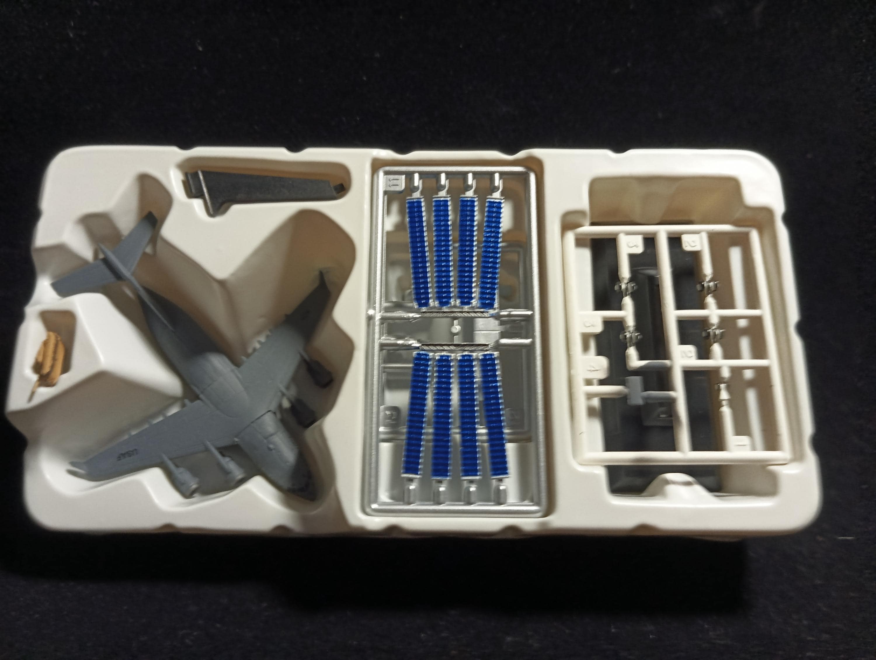 1/700 C-17A Globemaster III  "Takara Wings of the world DX : Beyond the Stratosphere"