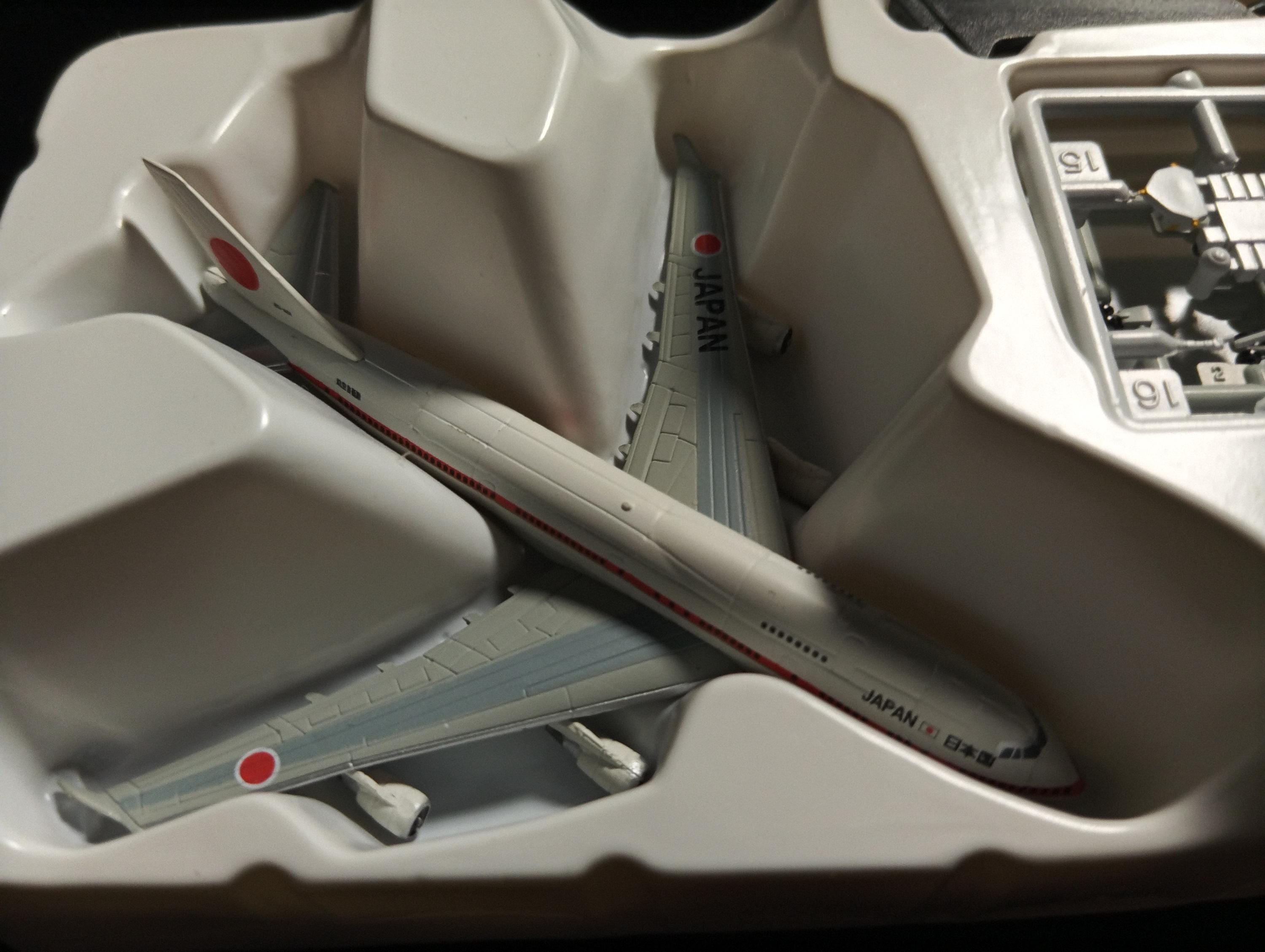 1/700 Boeing 747 Japanese government aircraft B747 ASDF Jumbo Jet  "Takara Wings of the world DX : Beyond the Stratosphere"
