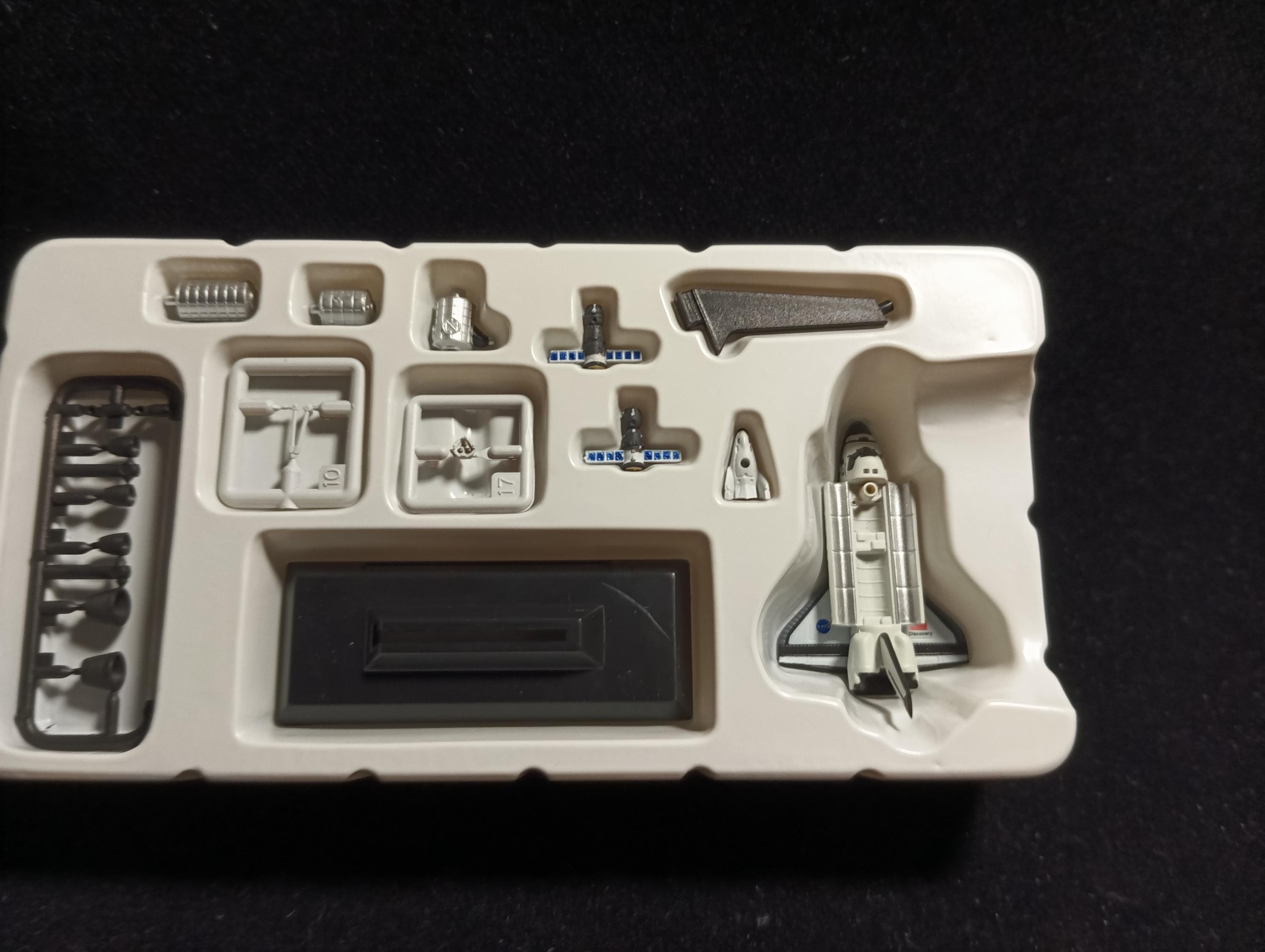 1/700 Space Shuttle Discovery X-38 "Takara Wings of the world DX : Beyond the Stratosphere"