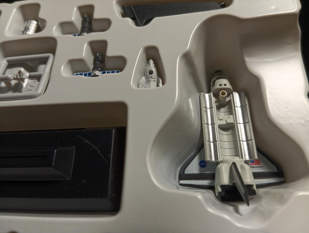 1/700 Space Shuttle Discovery X-38 "Takara Wings of the world DX : Beyond the Stratosphere"