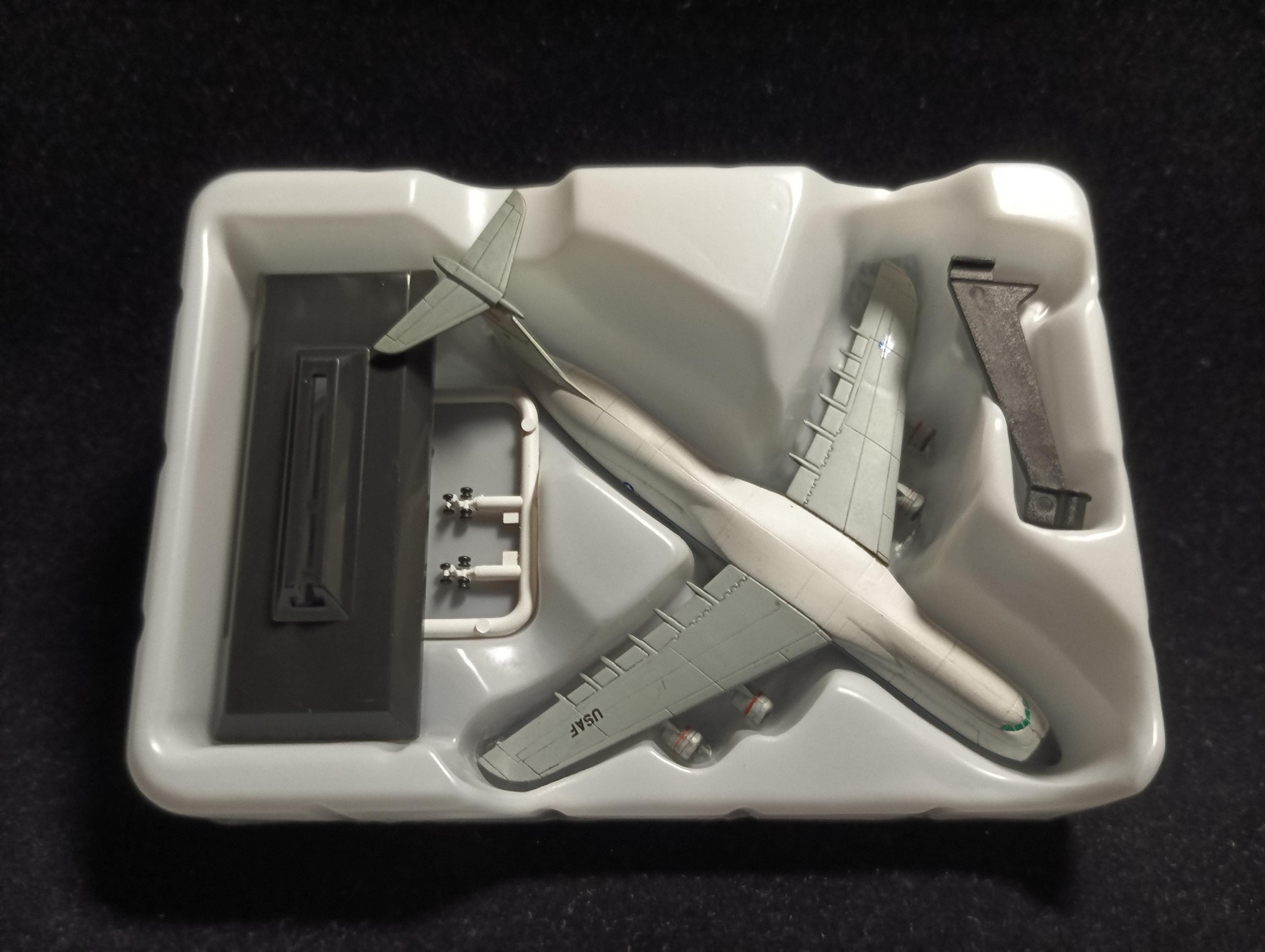1/700 Lockheed Galaxy C-5A Starlifter "Takara Wings of the world Series 1"