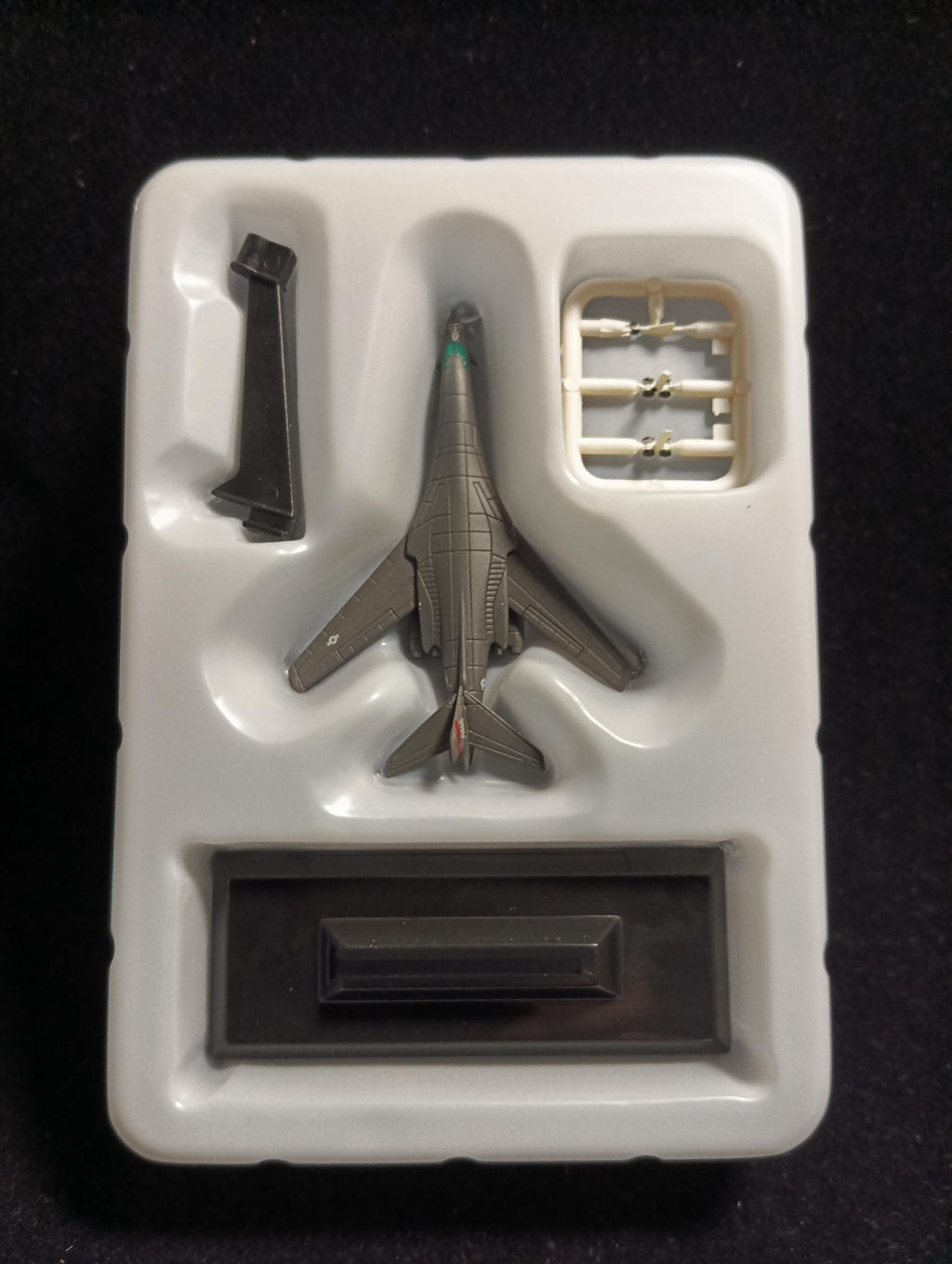 1/700 ROCKWELL B-1B Lancer Strategic BOMBER "Takara Wings of the world Series 1"