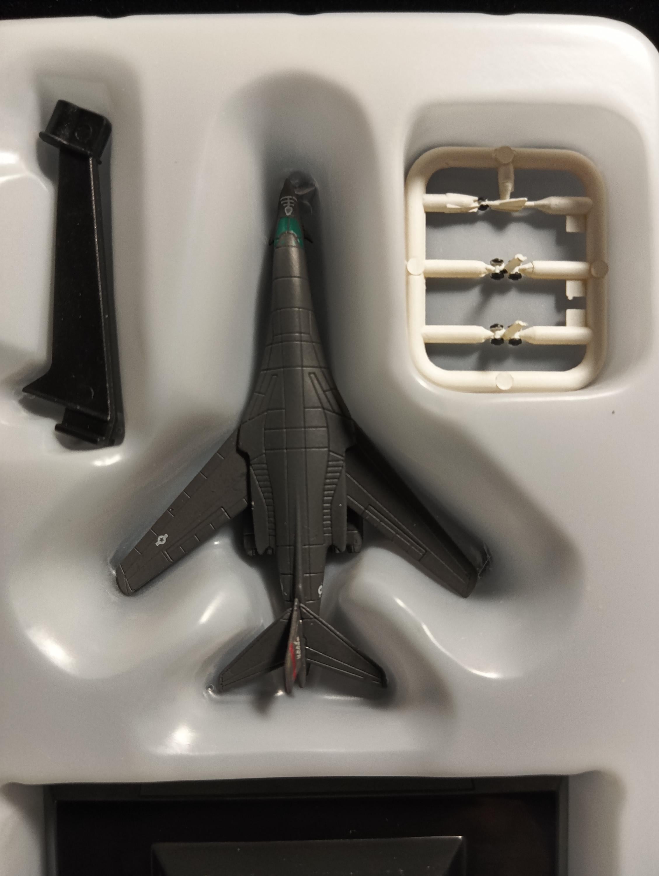 1/700 ROCKWELL B-1B Lancer Strategic BOMBER "Takara Wings of the world Series 1"