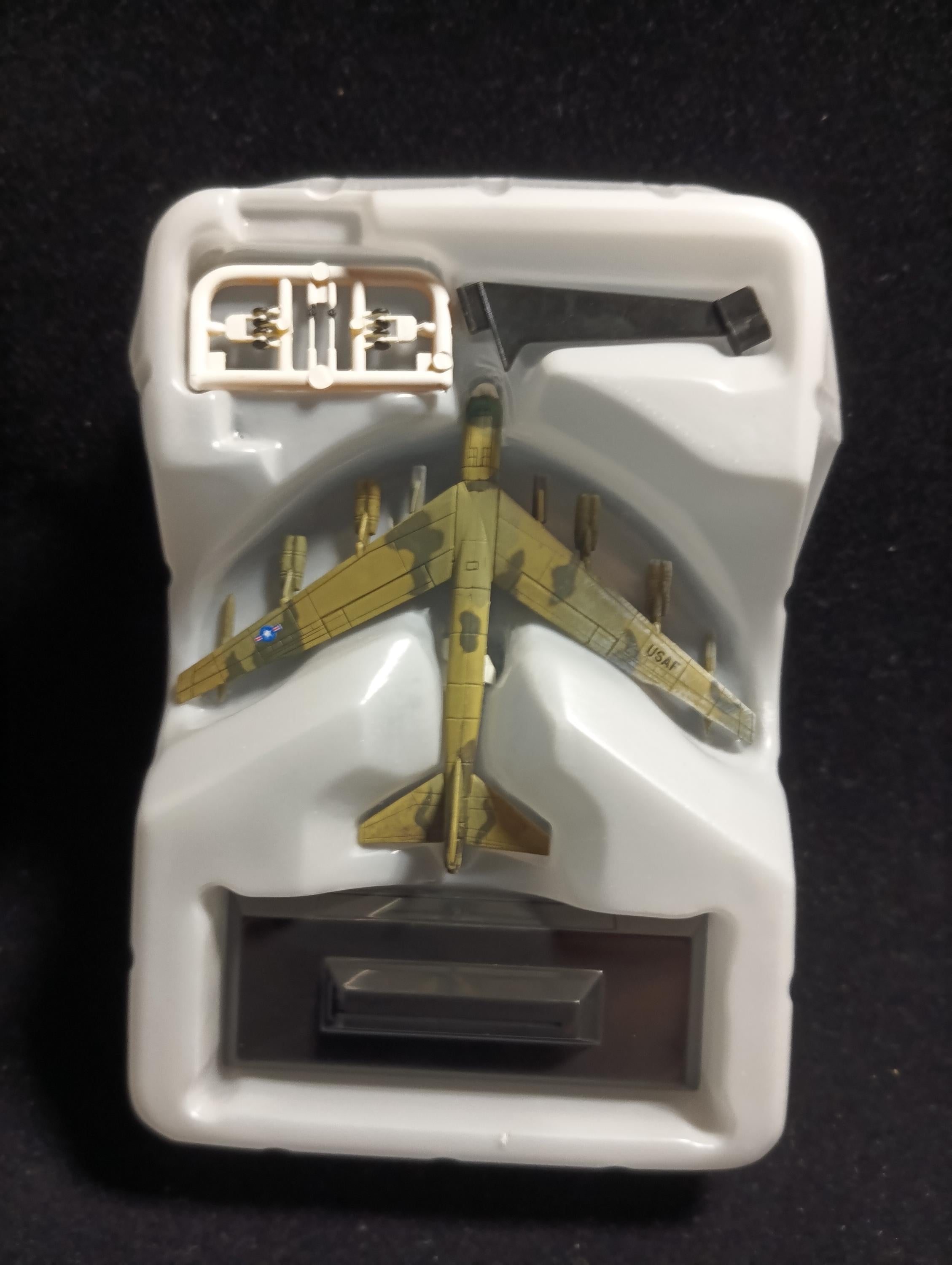 1/700 B-52H European One US Strategic Air Command Boeing Strategic Bomber "Takara Wings of the world series 1"