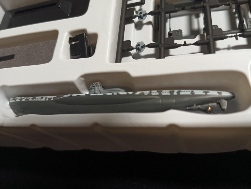 Takara Ship of the World Series 05 1/700 U-Boat VII Type 1944