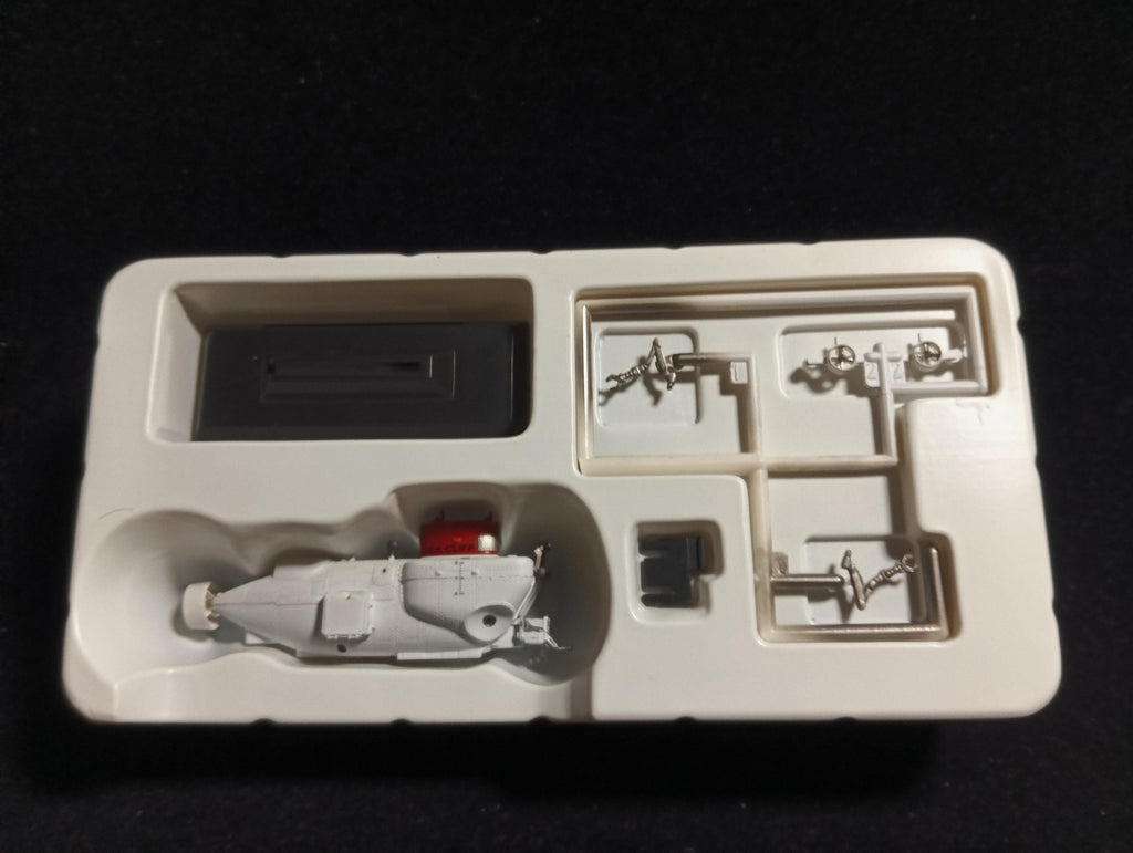 Takara Ship of the World Series 05 1/144 Deep Sea Exploration Boat Seacliff #10 Lighted 1984 DSV-4 Model