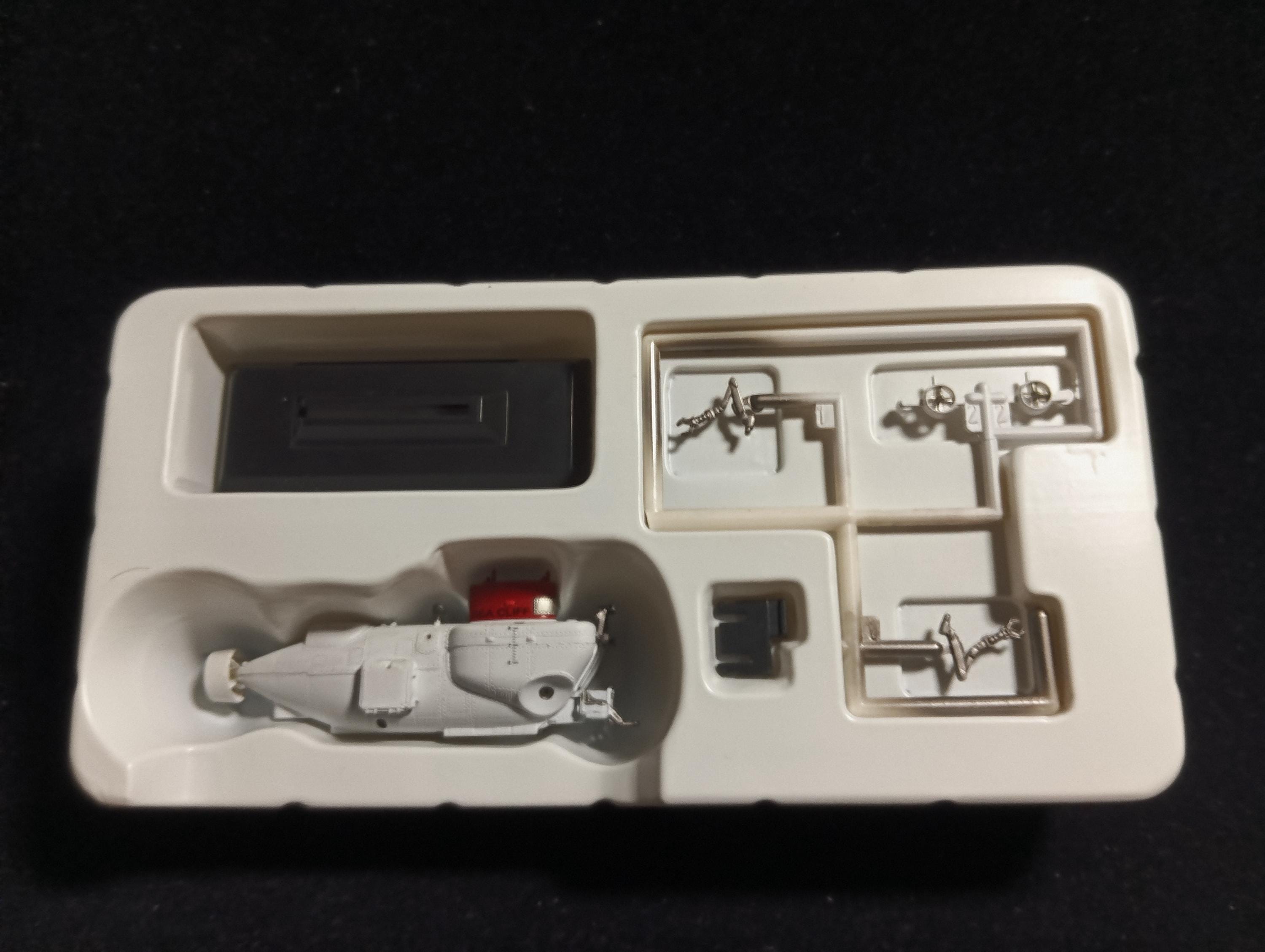 Takara Ship of the World Series 05 1/144 Deep Sea Exploration Boat Seacliff #10 Lighted 1984 DSV-4 Model