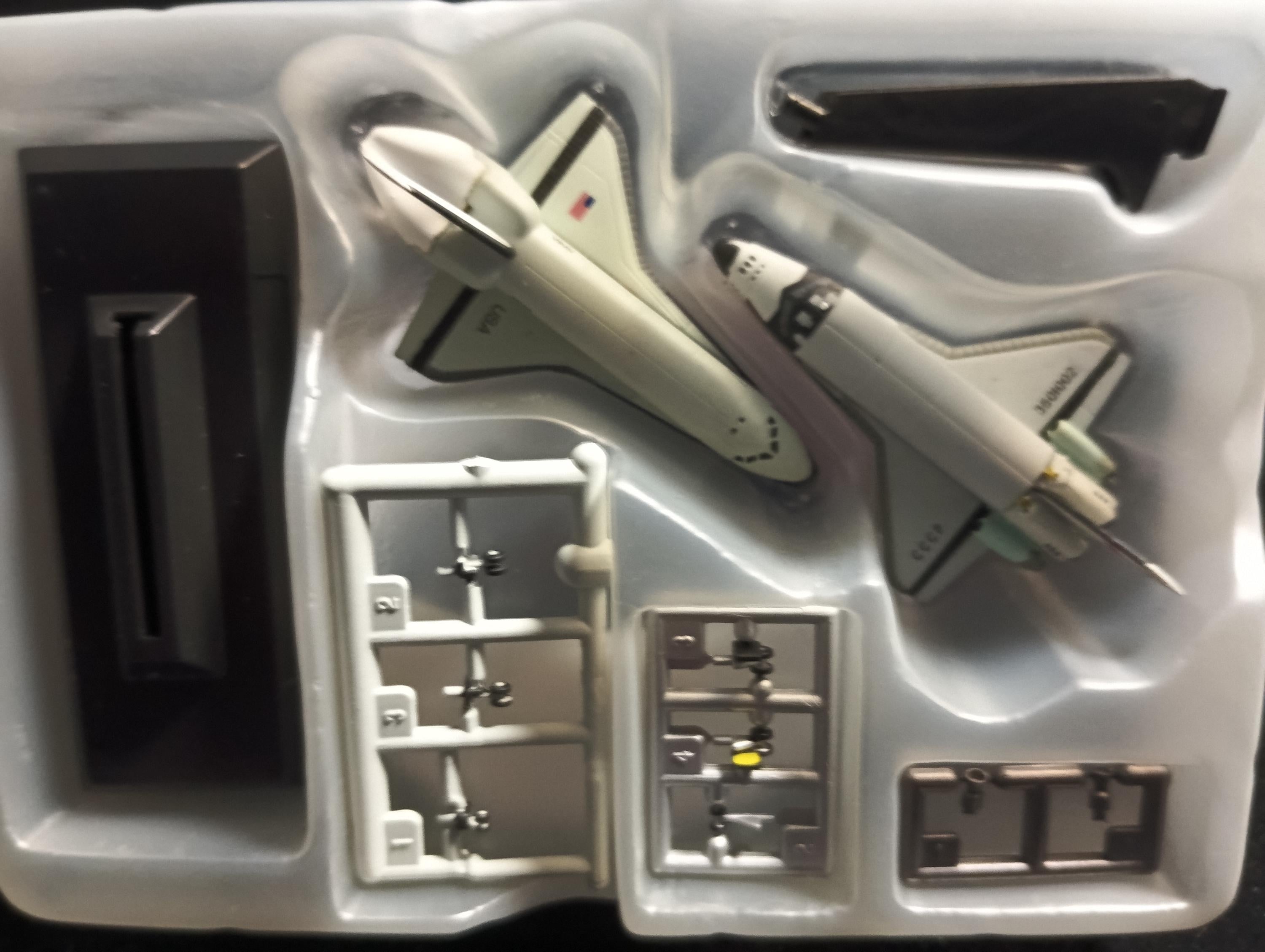 1/700 Space shuttle Enterprise and 002 Buran Takara Wings of the world Series 2
