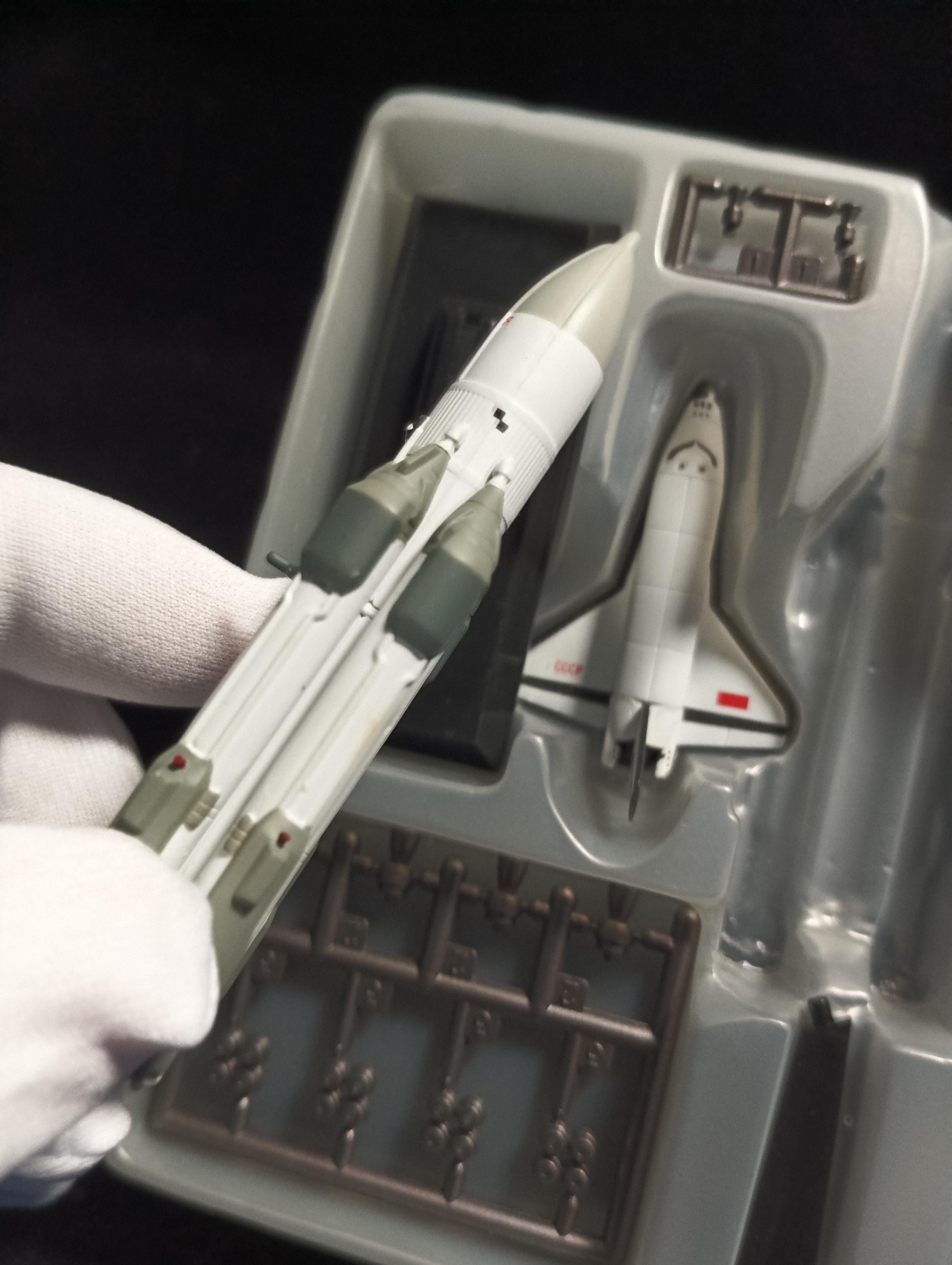 1/700 Buran & Energia (Soviet space shuttle) Takara Wings of the world Series 2