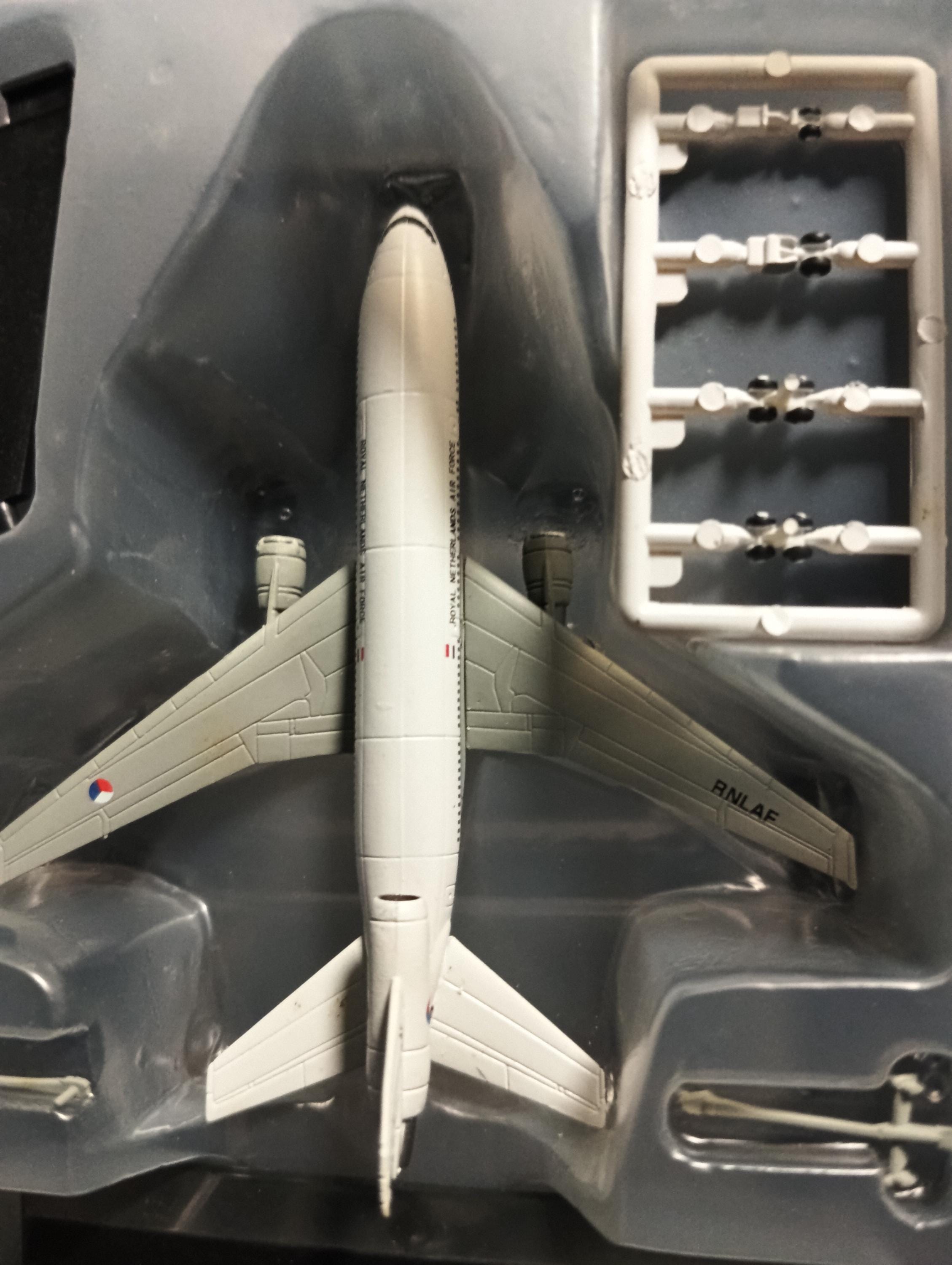 1/700 KDC-10 Royal Netherlands Air Force Takara Wings of the world Series 2