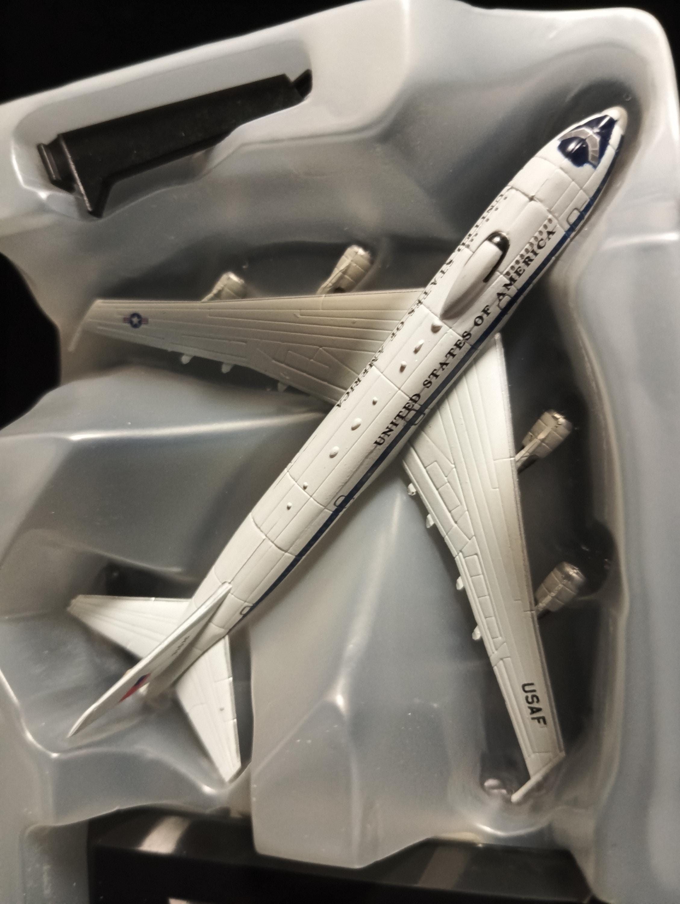 1/700 B747 Knee Cap Takara Wings of the world Series 2
