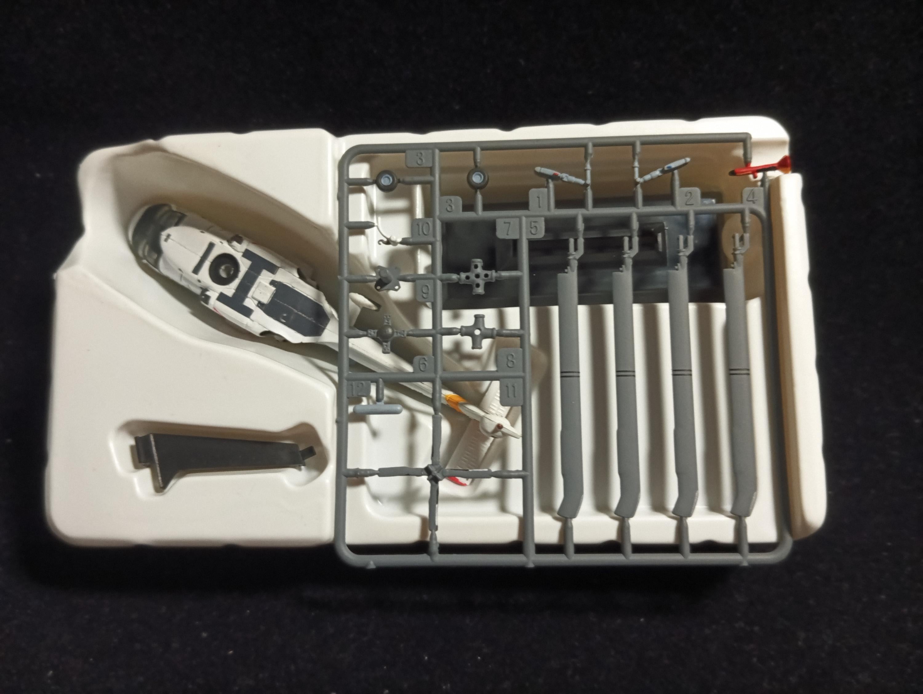 Takara Aegis of the Boukoku Atsumi Version #09: 1/144 Sikorsky/Mitsubishi SH-60J Seahawk #8250