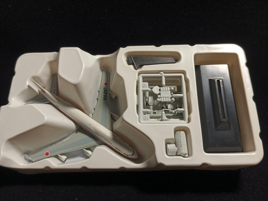 1/700 Boeing 747 Japanese government aircraft B747 ASDF Jumbo Jet  "Takara Wings of the world DX : Beyond the Stratosphere"