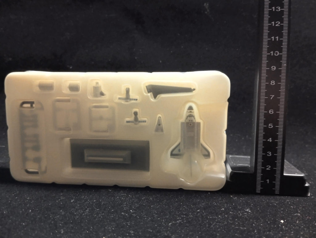 1/700 Space Shuttle Discovery X-38 "Takara Wings of the world DX : Beyond the Stratosphere"