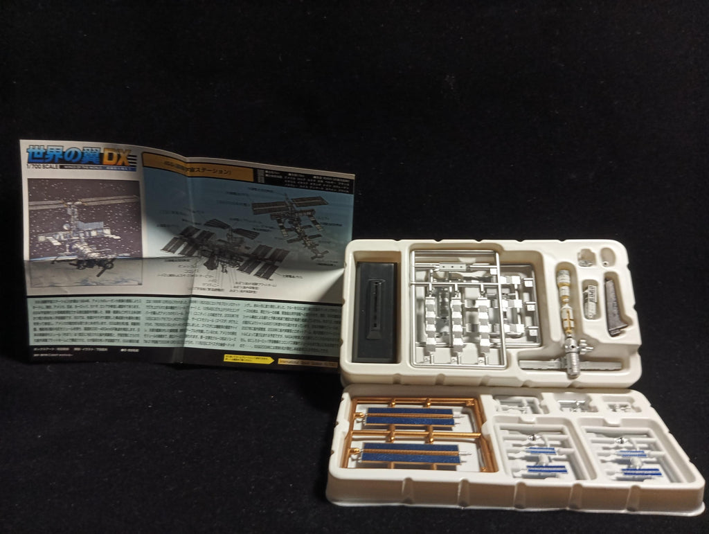 1/700 International Space Station "Takara Wings of the world DX : Beyond the Stratosphere"