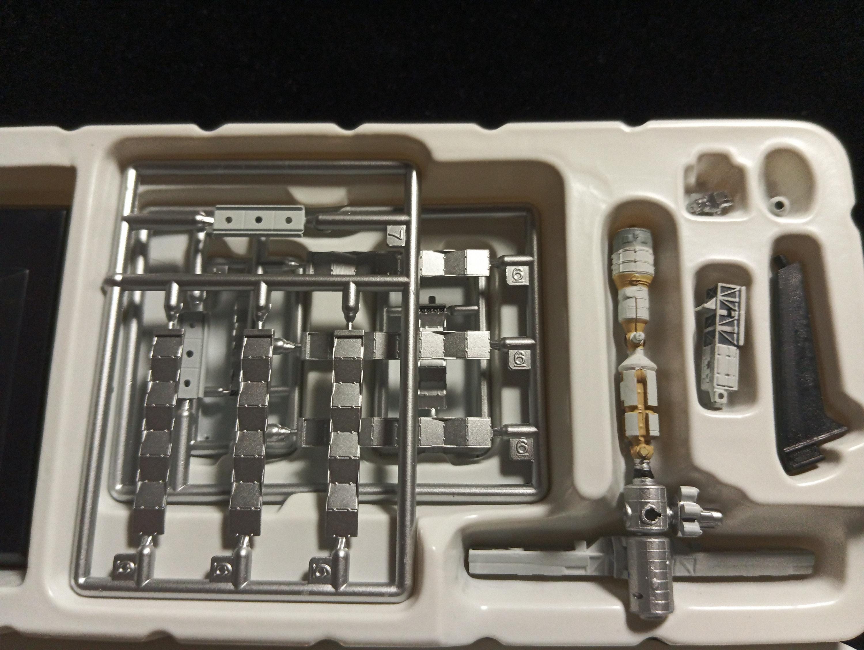 1/700 International Space Station "Takara Wings of the world DX : Beyond the Stratosphere"